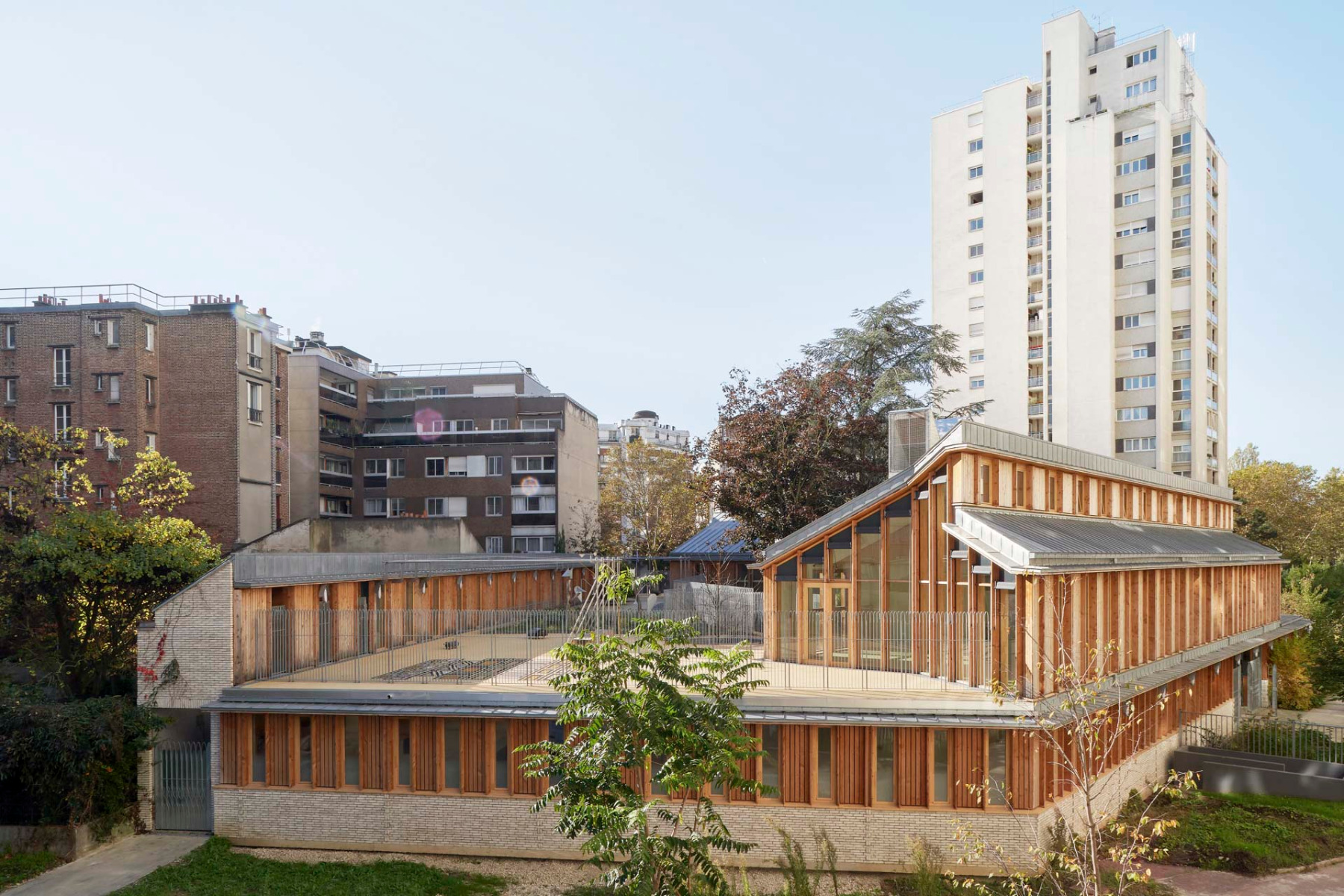 https://detail-cdn.s3.eu-central-1.amazonaws.com/media/catalog/product/0/4/04-gesundheitsamt-kindertagesstaette-paris-guillaume-ramillien-architecture.jpg?width=437&height=582&store=de_de&image-type=image
