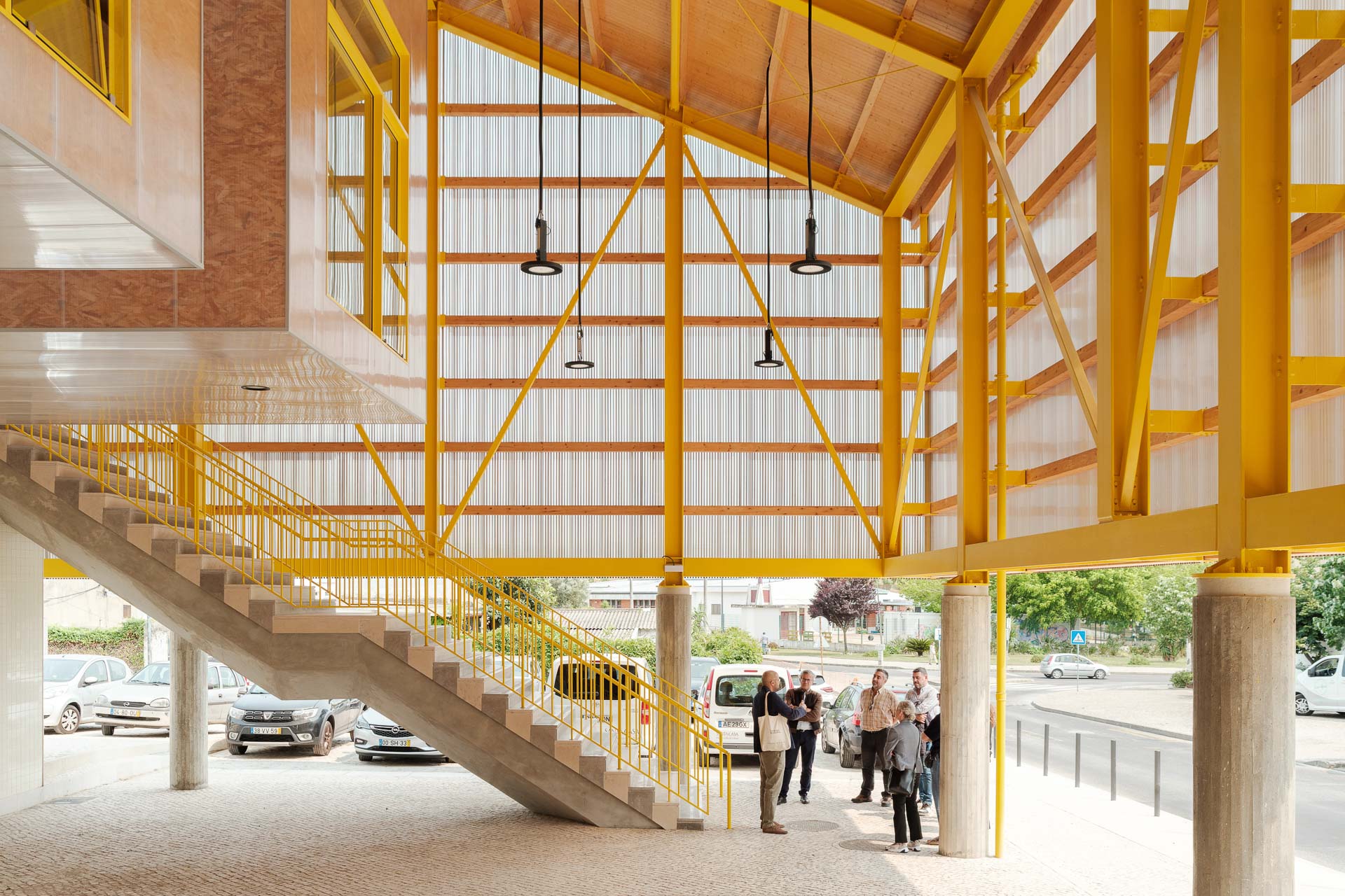https://detail-cdn.s3.eu-central-1.amazonaws.com/media/catalog/product/0/4/04-renovierung-markthalle-lissabon-redo-architects.jpg?width=437&height=582&store=de_en&image-type=image