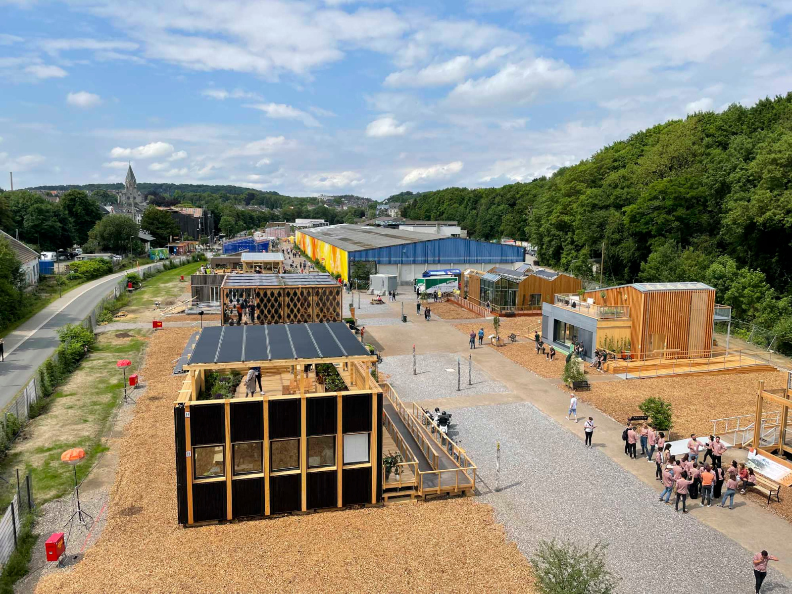 https://detail-cdn.s3.eu-central-1.amazonaws.com/media/catalog/product/0/4/04-solar-decathlon-europe.jpg?width=437&height=582&store=de_de&image-type=image