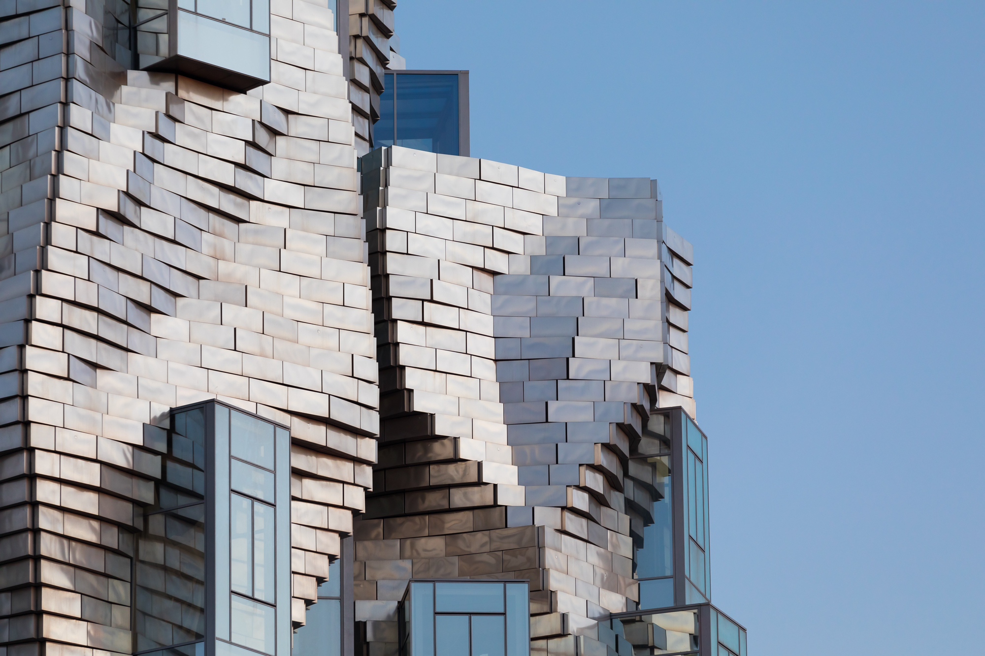 https://detail-cdn.s3.eu-central-1.amazonaws.com/media/catalog/product/0/5/05-Kulturstiftung-Luma-Gehry.jpg?width=437&height=582&store=de_de&image-type=image