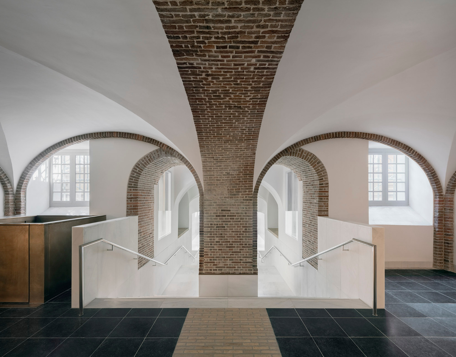 https://detail-cdn.s3.eu-central-1.amazonaws.com/media/catalog/product/0/5/05-erweiterung-museum-paleis-het-loo-kaan-architecten.jpg?width=437&height=582&store=de_en&image-type=image
