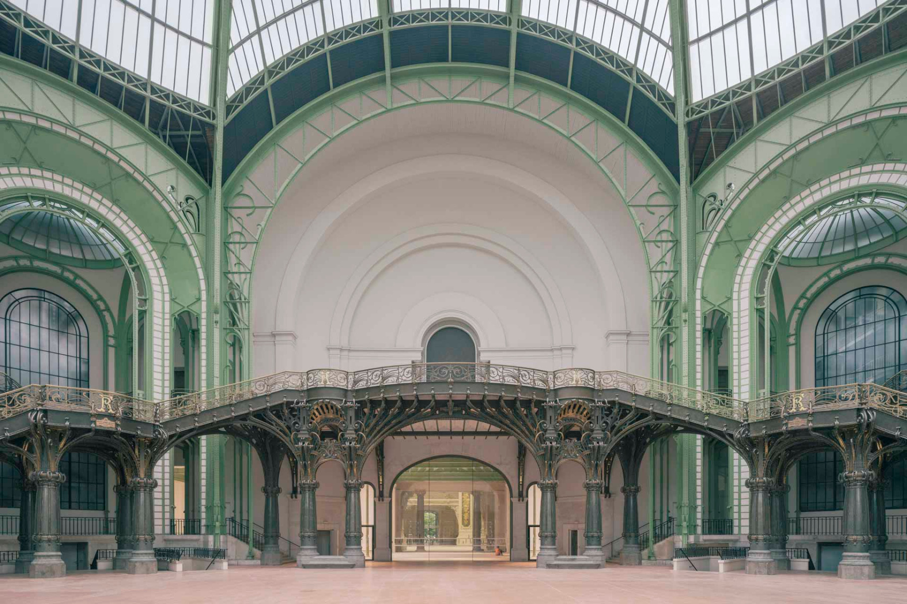 https://detail-cdn.s3.eu-central-1.amazonaws.com/media/catalog/product/0/5/05-restaurierung-grand-palais-paris-chatillon-architectes.jpg?width=437&height=582&store=de_de&image-type=image