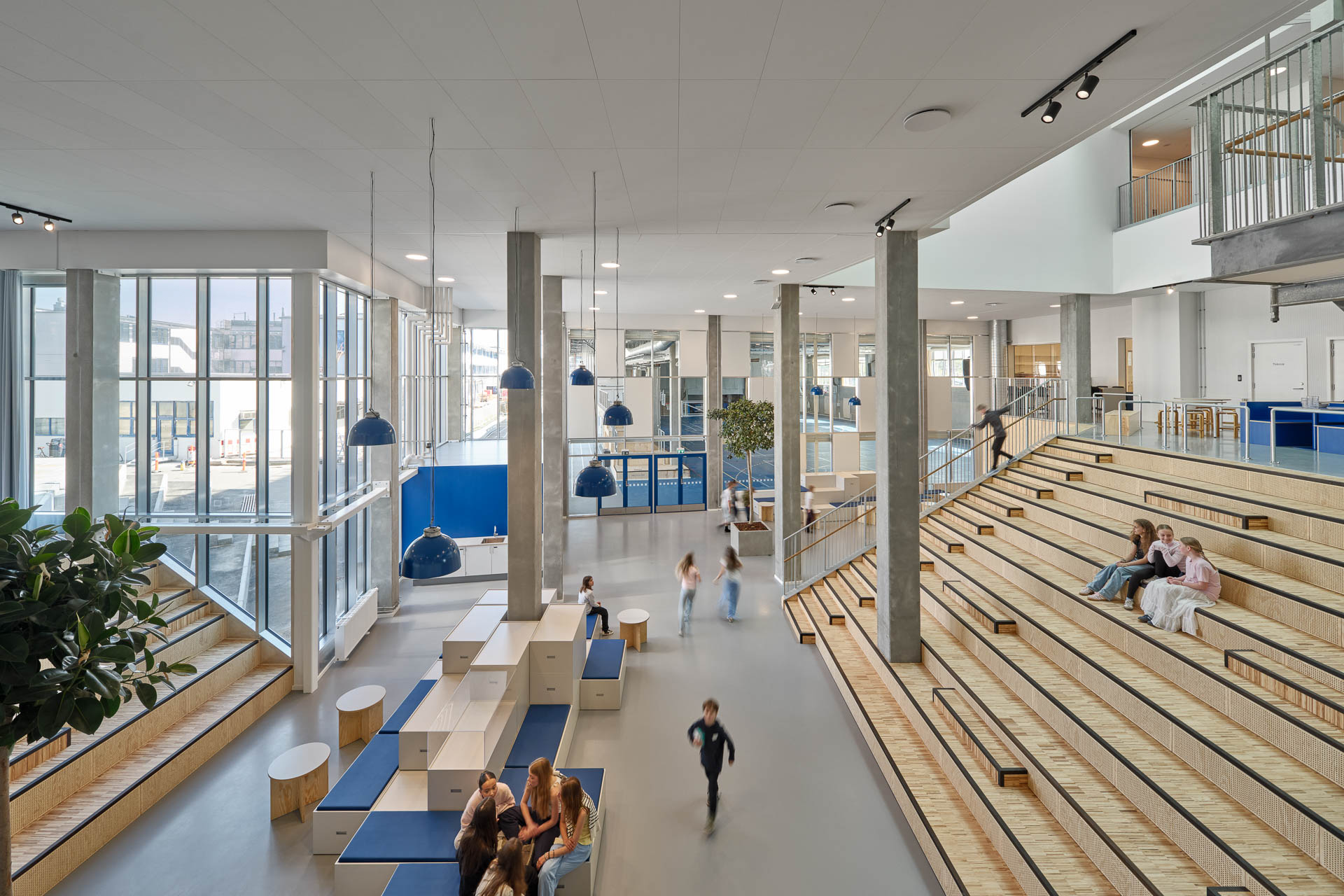 https://detail-cdn.s3.eu-central-1.amazonaws.com/media/catalog/product/0/5/05-schule-kopenhagen-nord-architects.jpg?width=437&height=582&store=de_de&image-type=image