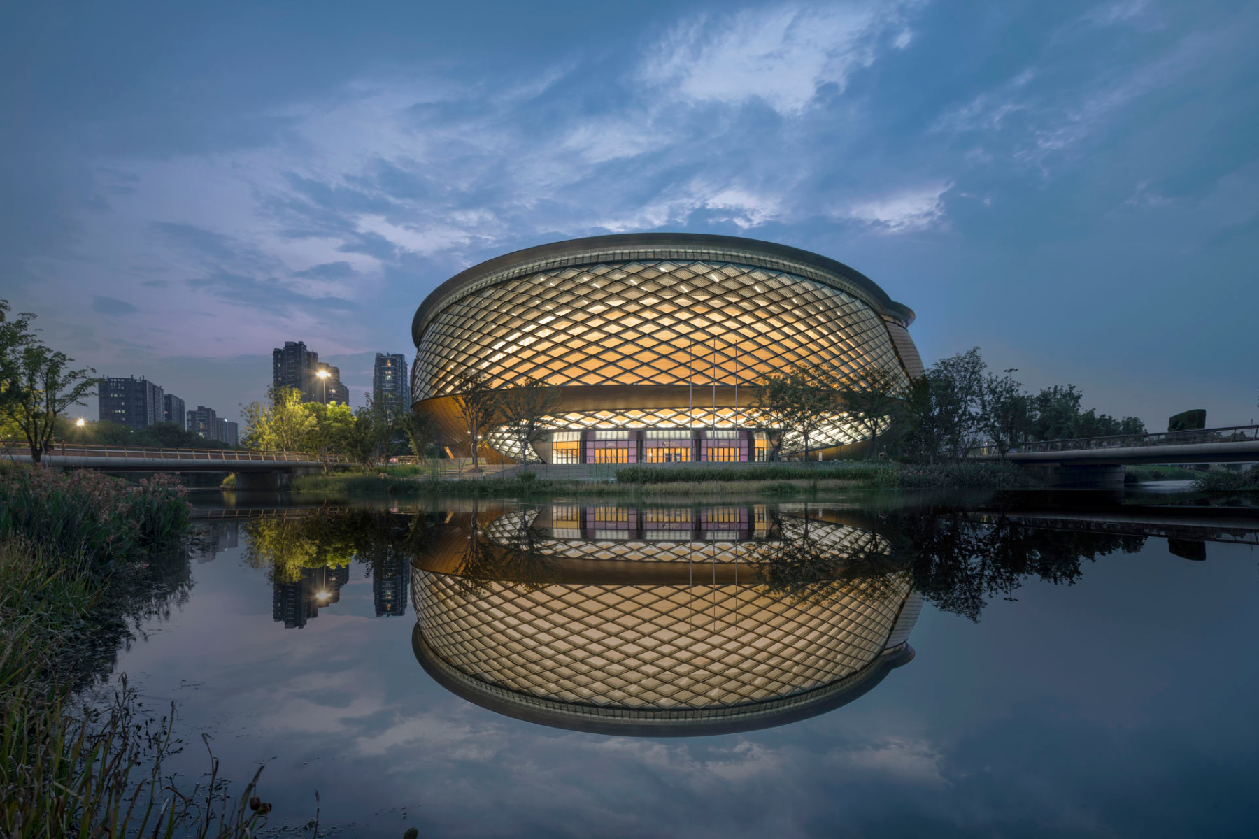 https://detail-cdn.s3.eu-central-1.amazonaws.com/media/catalog/product/0/5/05-sportarena-hangzhou-archi-tectonics.jpg?width=437&height=582&store=de_en&image-type=image