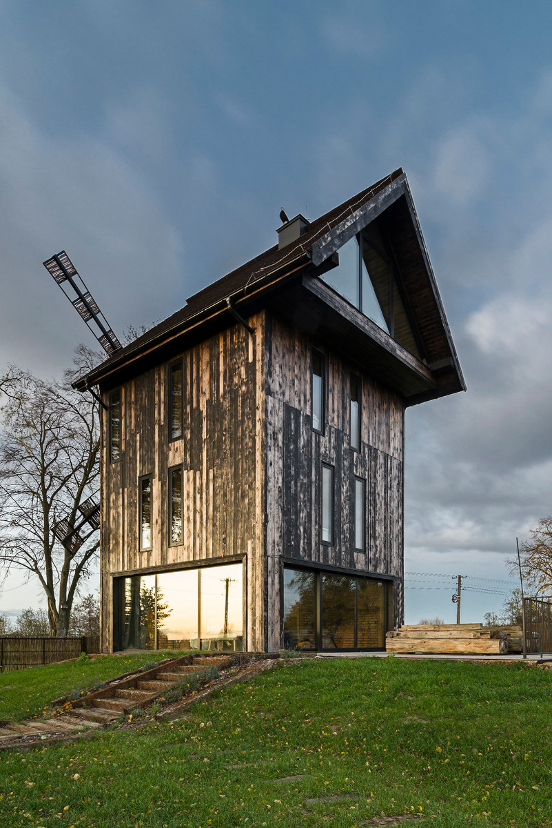 https://detail-cdn.s3.eu-central-1.amazonaws.com/media/catalog/product/0/5/05-windmill-house-lublin-micha_-kucharski.jpg?width=437&height=582&store=de_de&image-type=image