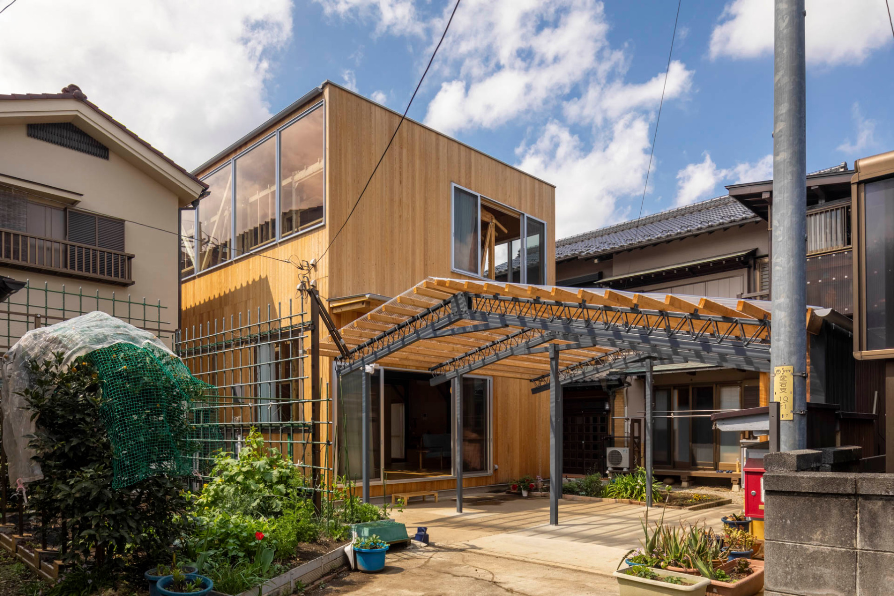 https://detail-cdn.s3.eu-central-1.amazonaws.com/media/catalog/product/0/5/05-wohnhaus-unemori-architects-saitama-japan.jpg?width=437&height=582&store=de_en&image-type=image
