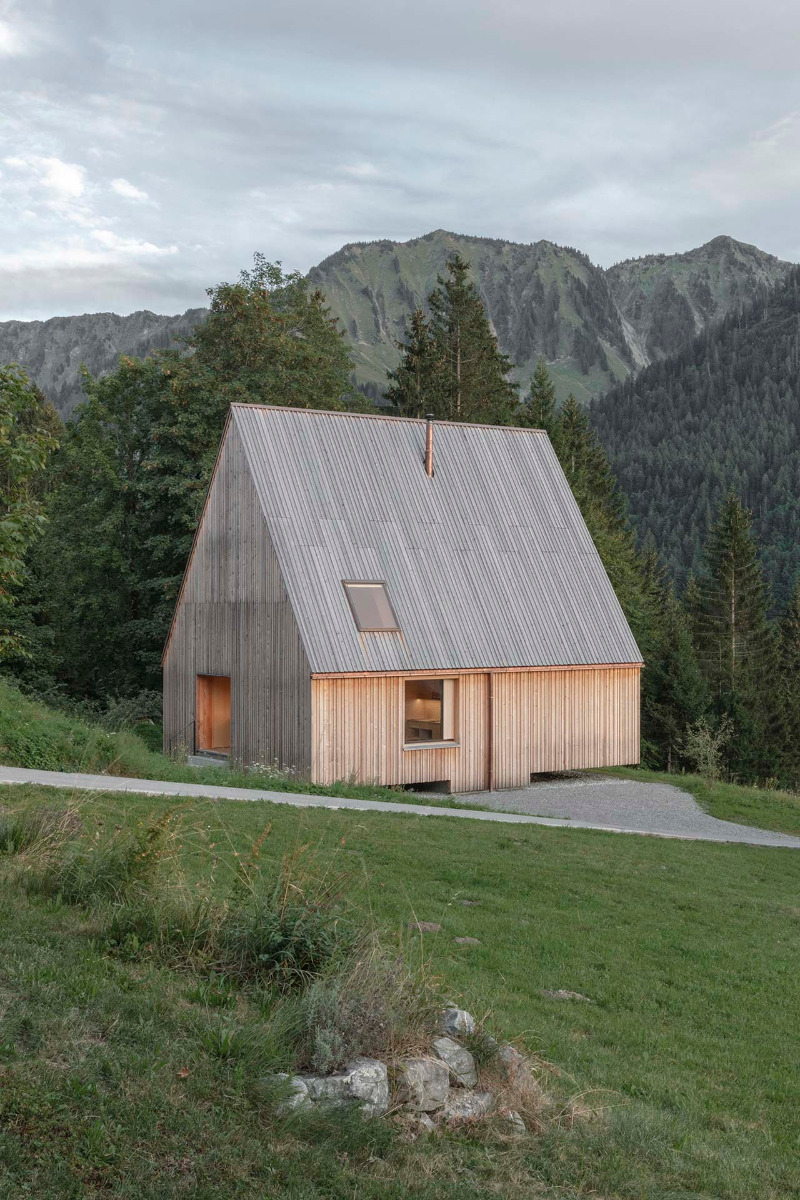 https://detail-cdn.s3.eu-central-1.amazonaws.com/media/catalog/product/0/6/06-haus-gafpohl-vorarlberg-bernardo-bader-architekten.jpg?width=437&height=582&store=de_de&image-type=image