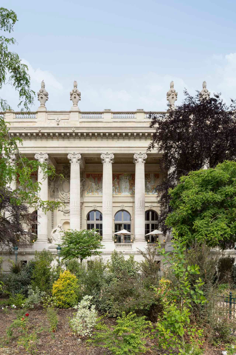 https://detail-cdn.s3.eu-central-1.amazonaws.com/media/catalog/product/0/6/06-restaurierung-grand-palais-paris-chatillon-architectes.jpg?width=437&height=582&store=de_de&image-type=image