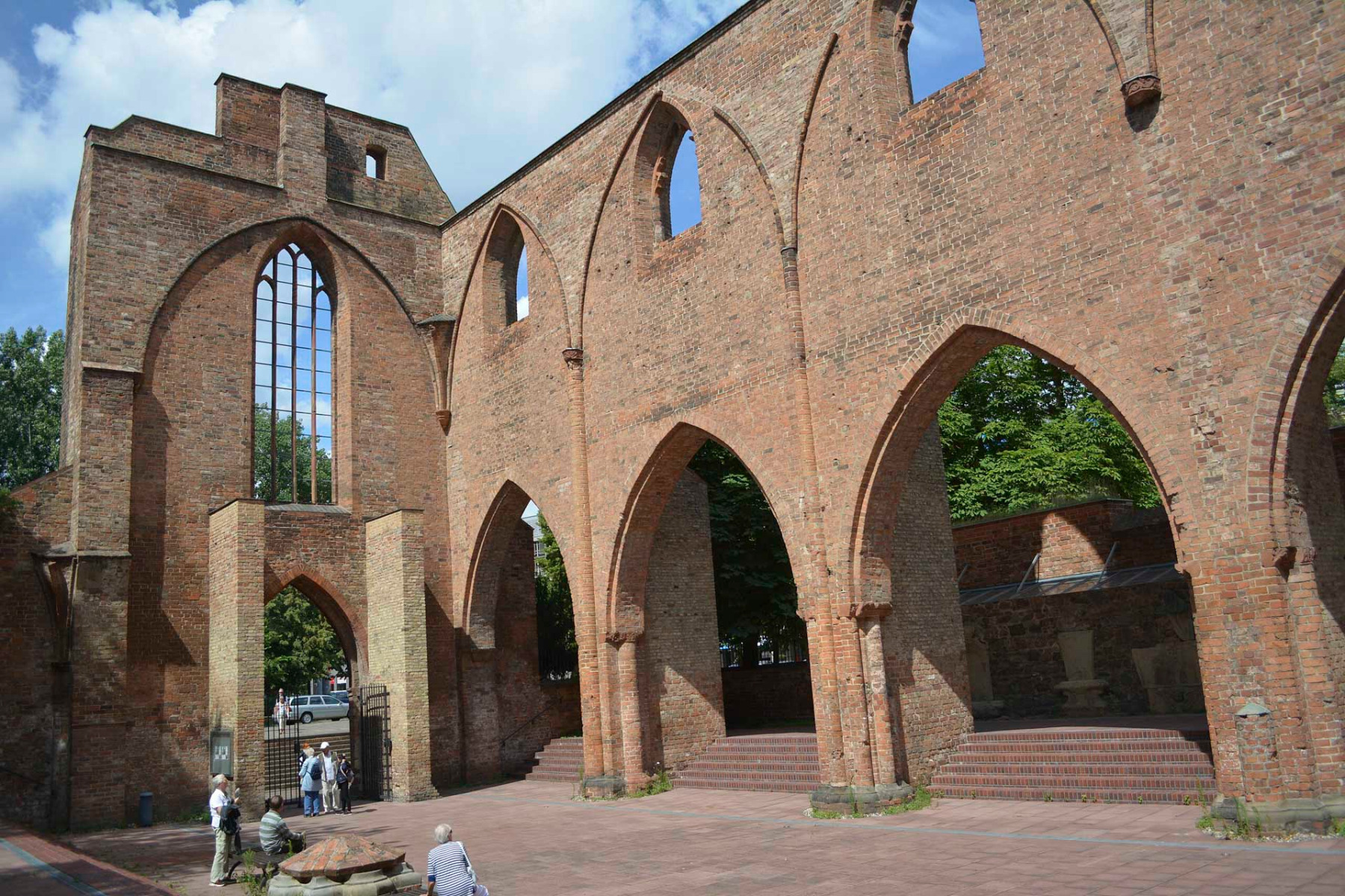 https://detail-cdn.s3.eu-central-1.amazonaws.com/media/catalog/product/0/6/06-studentenwettbewerb-franziskaner-klosterkirche-berlin.jpg?width=437&height=582&store=de_de&image-type=image