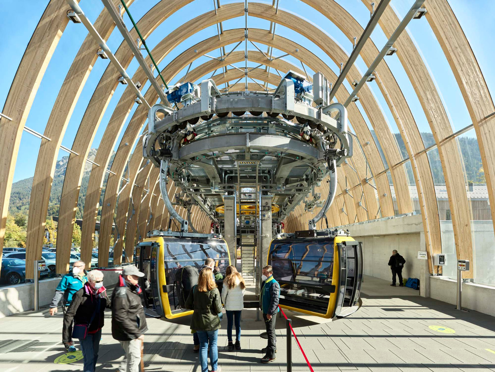 https://detail-cdn.s3.eu-central-1.amazonaws.com/media/catalog/product/0/6/06-talstation-nebelhornbahn-oberstdorf-hk-architekten.jpg?width=437&height=582&store=de_de&image-type=image