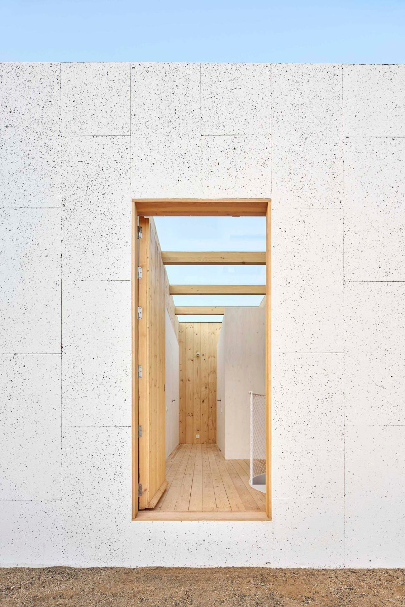 https://detail-cdn.s3.eu-central-1.amazonaws.com/media/catalog/product/0/6/06-wohnhaus-barcelona-a_gora-arquitectura.jpg?width=437&height=582&store=de_en&image-type=image