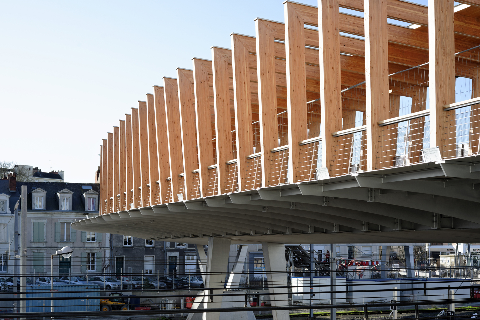 https://detail-cdn.s3.eu-central-1.amazonaws.com/media/catalog/product/0/7/07-Bruecke-Passerelle-Angers-Saint-Loud-Dietmar-Feichtinger-Architects.jpg?width=437&height=582&store=de_en&image-type=image