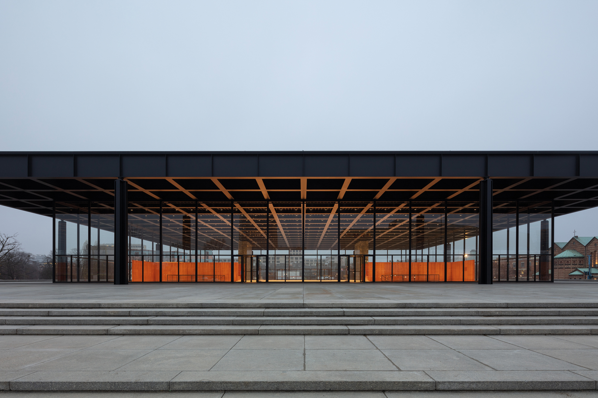 https://detail-cdn.s3.eu-central-1.amazonaws.com/media/catalog/product/0/7/07-Nationalgalerie-in-Berlin-David-Chipperfield-Architects-Thomas-Bruns.jpg?width=437&height=582&store=de_de&image-type=image