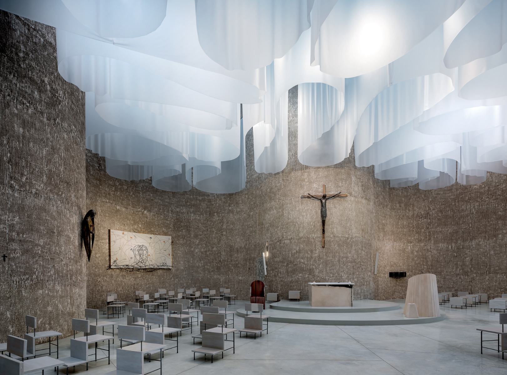 https://detail-cdn.s3.eu-central-1.amazonaws.com/media/catalog/product/0/7/07-kirche-in-italien-mario-cucinella-architects.jpg?width=437&height=582&store=de_de&image-type=image