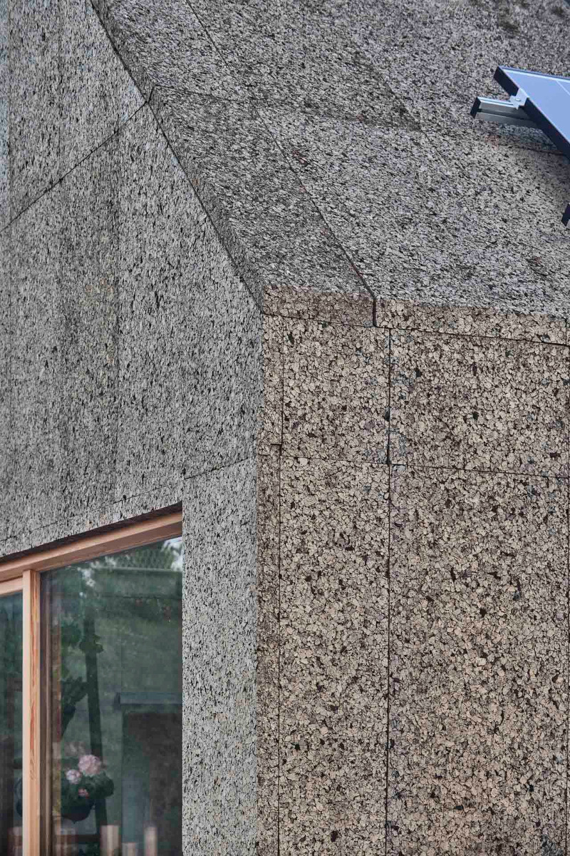 https://detail-cdn.s3.eu-central-1.amazonaws.com/media/catalog/product/0/7/07-wohnhaus-katalonien-alventosa-morell-arquitectes.jpg?width=437&height=582&store=de_de&image-type=image