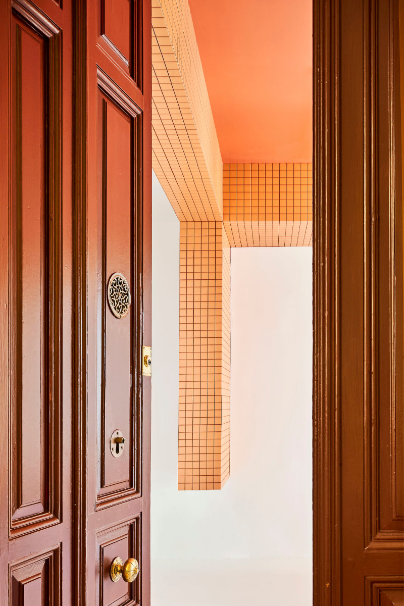 https://detail-cdn.s3.eu-central-1.amazonaws.com/media/catalog/product/0/7/07-wohnungssanierung-umbau-madrid-studio-gonzalo-del-val_toni-gelabert-arquitectes.jpg?width=437&height=582&store=de_en&image-type=image