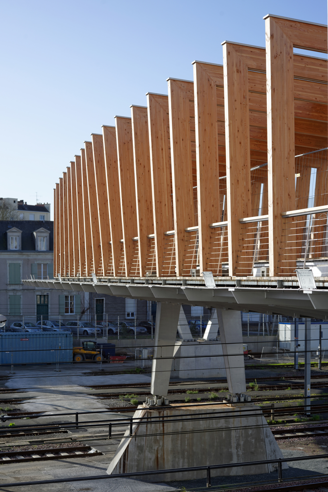 https://detail-cdn.s3.eu-central-1.amazonaws.com/media/catalog/product/0/8/08-Bruecke-Passerelle-Angers-Saint-Loud-Dietmar-Feichtinger-Architects.jpg?width=437&height=582&store=de_de&image-type=image