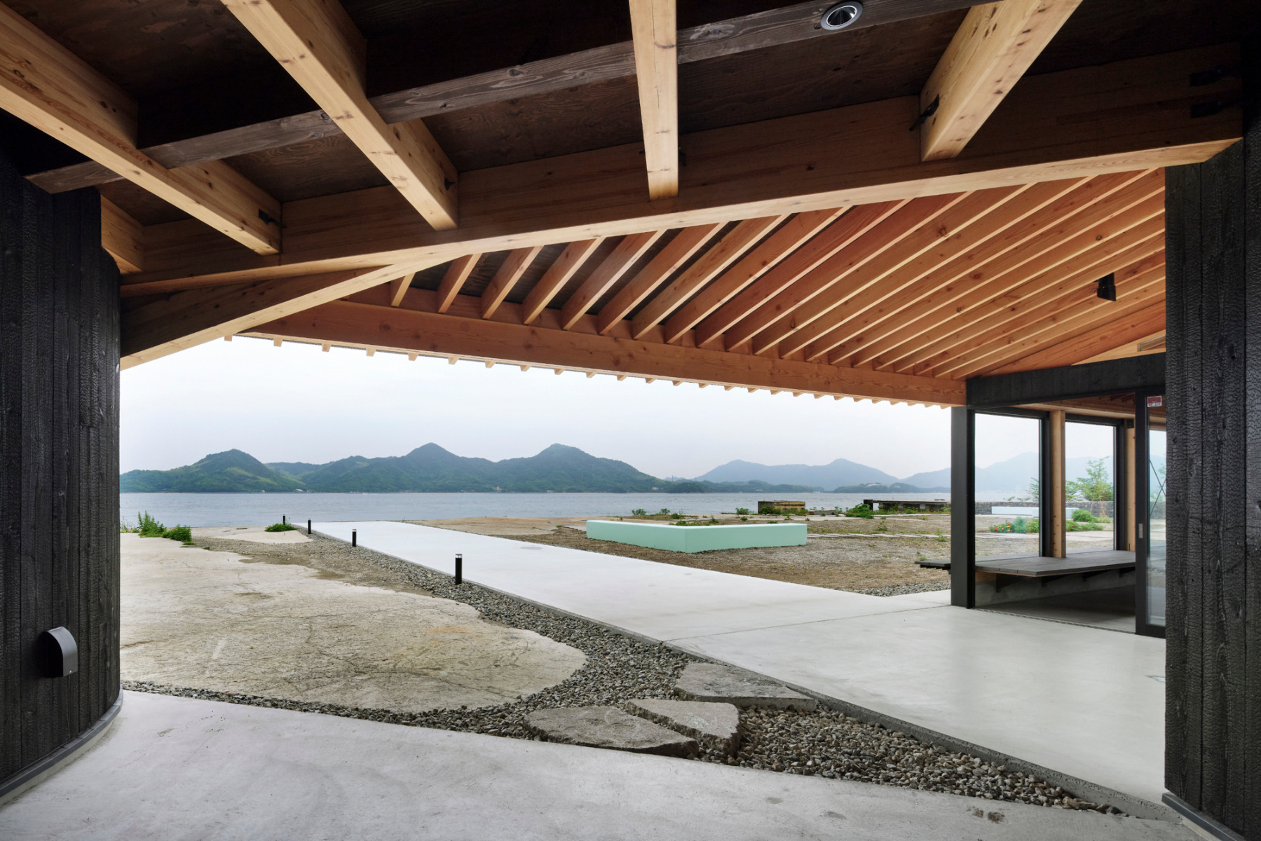 https://detail-cdn.s3.eu-central-1.amazonaws.com/media/catalog/product/0/8/08-kellerei-hiroshima-sugawaradaisuke-architects.jpg?width=437&height=582&store=de_en&image-type=image