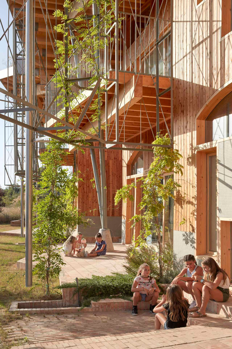 https://detail-cdn.s3.eu-central-1.amazonaws.com/media/catalog/product/0/8/08-schule-valencia-gradoli_sanz-arquitectes.jpg?width=437&height=582&store=de_en&image-type=image