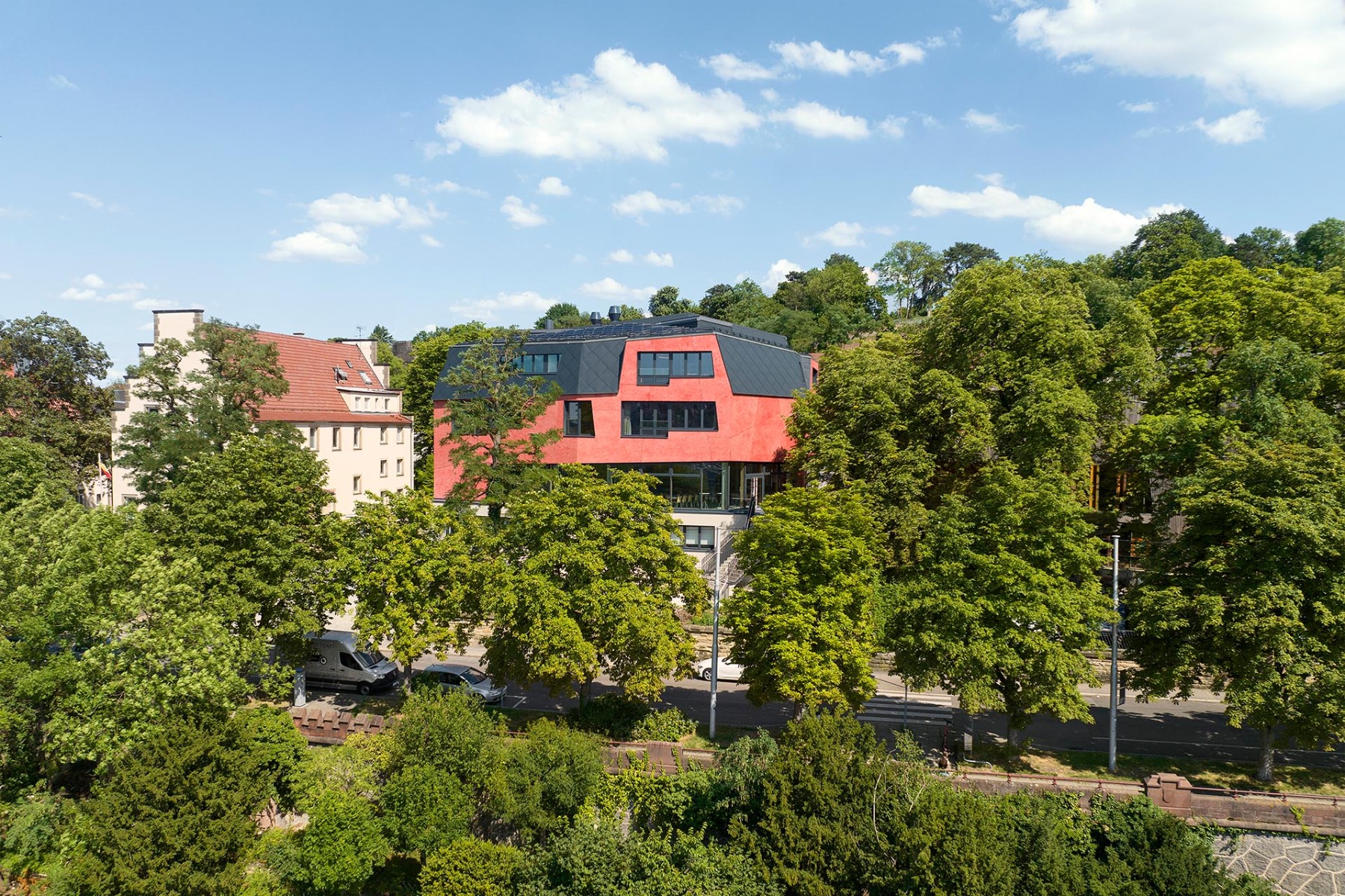 https://detail-cdn.s3.eu-central-1.amazonaws.com/media/catalog/product/0/8/08-waldorfschule_in_stuttgart_von_behnisch_architekten.jpg?width=437&height=582&store=de_de&image-type=image