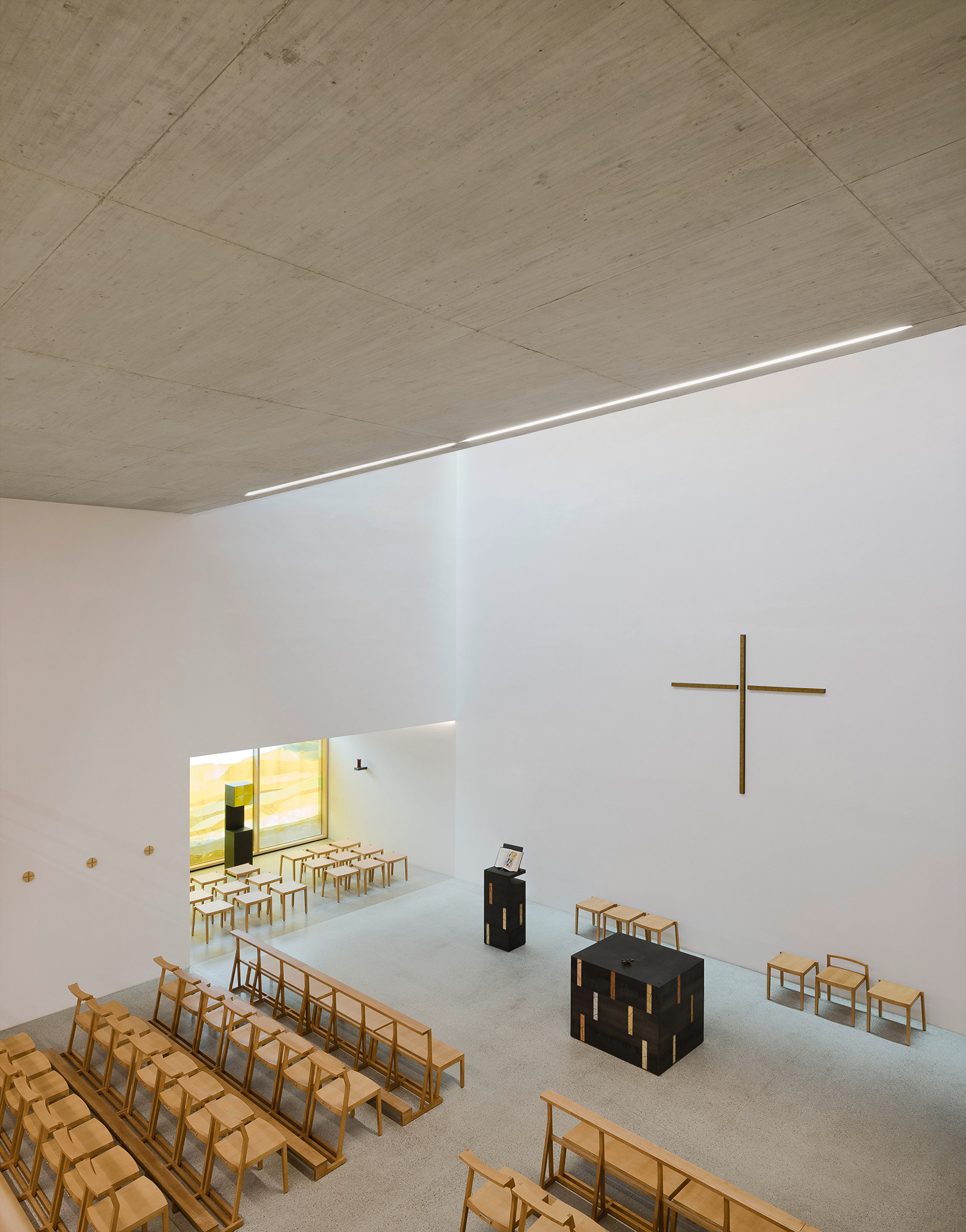 https://detail-cdn.s3.eu-central-1.amazonaws.com/media/catalog/product/0/8/08_Kamm_Architekten_Gemeindezentrum_St_Peter_Stuttgart_Brigida_Gonza__lez.jpg?width=437&height=582&store=de_de&image-type=image