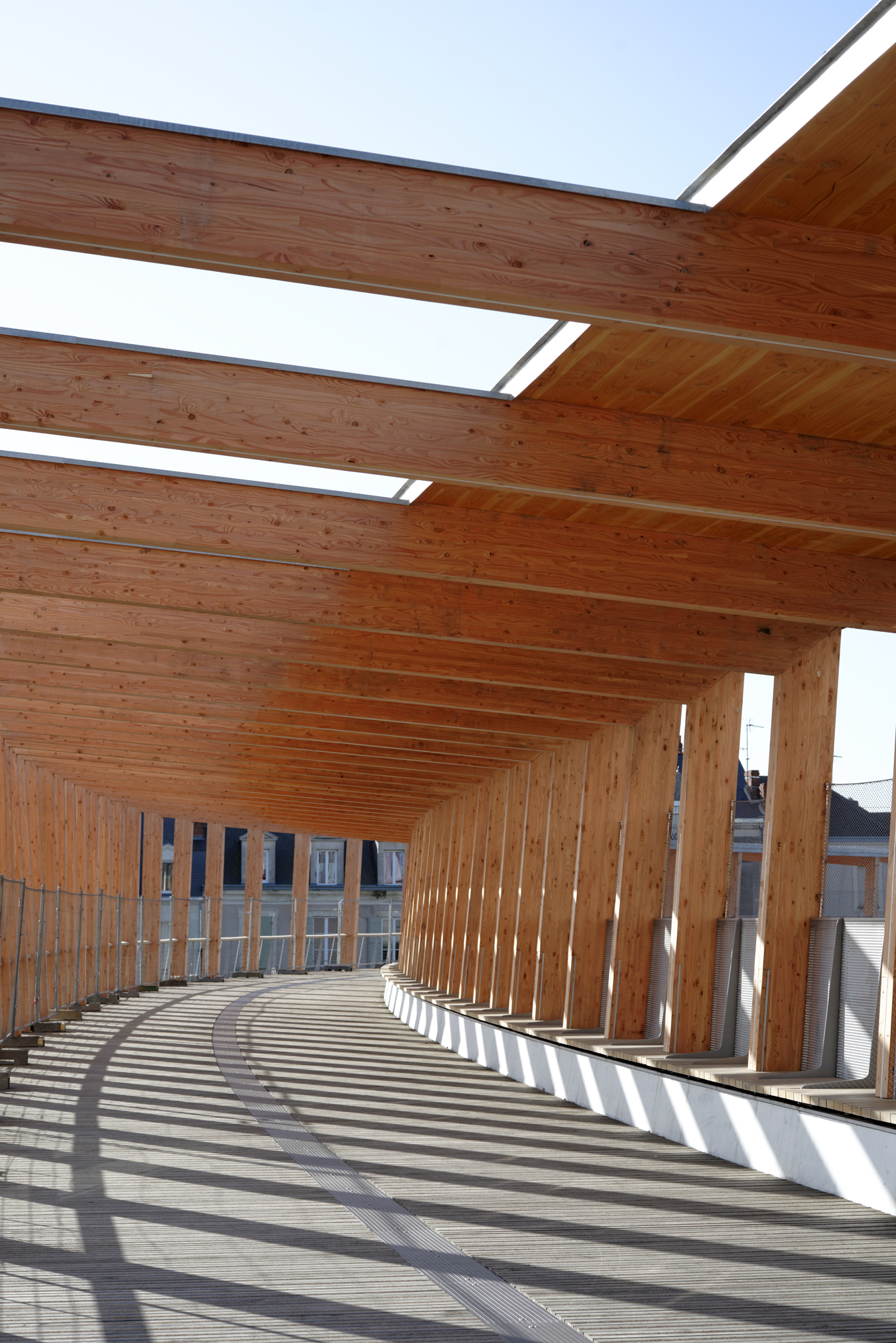 https://detail-cdn.s3.eu-central-1.amazonaws.com/media/catalog/product/0/9/09-Bruecke-Passerelle-Angers-Saint-Loud-Dietmar-Feichtinger-Architects.jpg?width=437&height=582&store=de_de&image-type=image