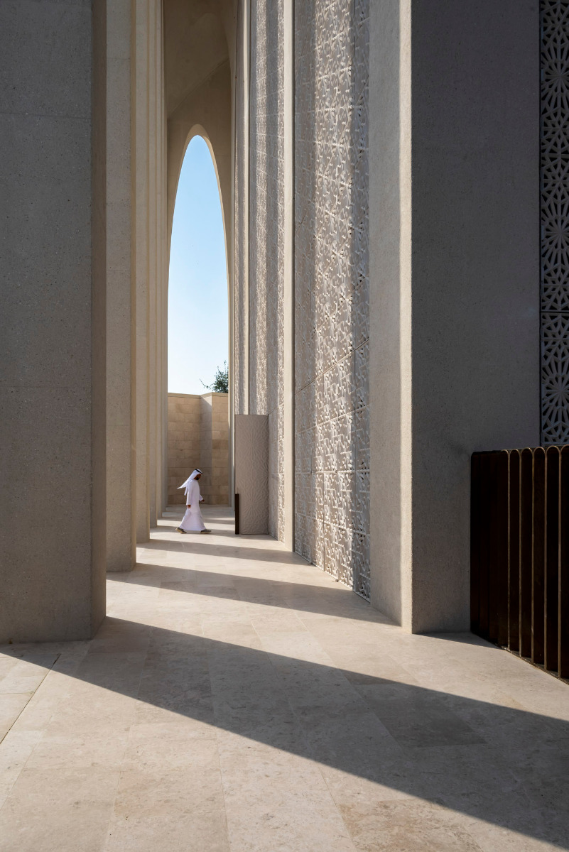 https://detail-cdn.s3.eu-central-1.amazonaws.com/media/catalog/product/0/9/09-abrahamic-family-house-david-adjaye-abu-dhabi.jpg?width=437&height=582&store=de_de&image-type=image