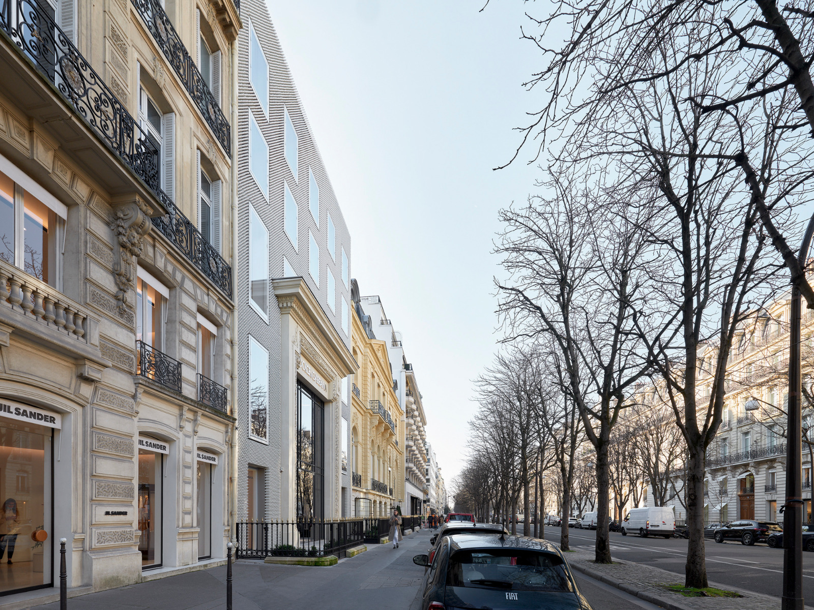 https://detail-cdn.s3.eu-central-1.amazonaws.com/media/catalog/product/0/9/09-avenue-montaigne-paris-fresh-architectures.jpg?width=437&height=582&store=de_en&image-type=image