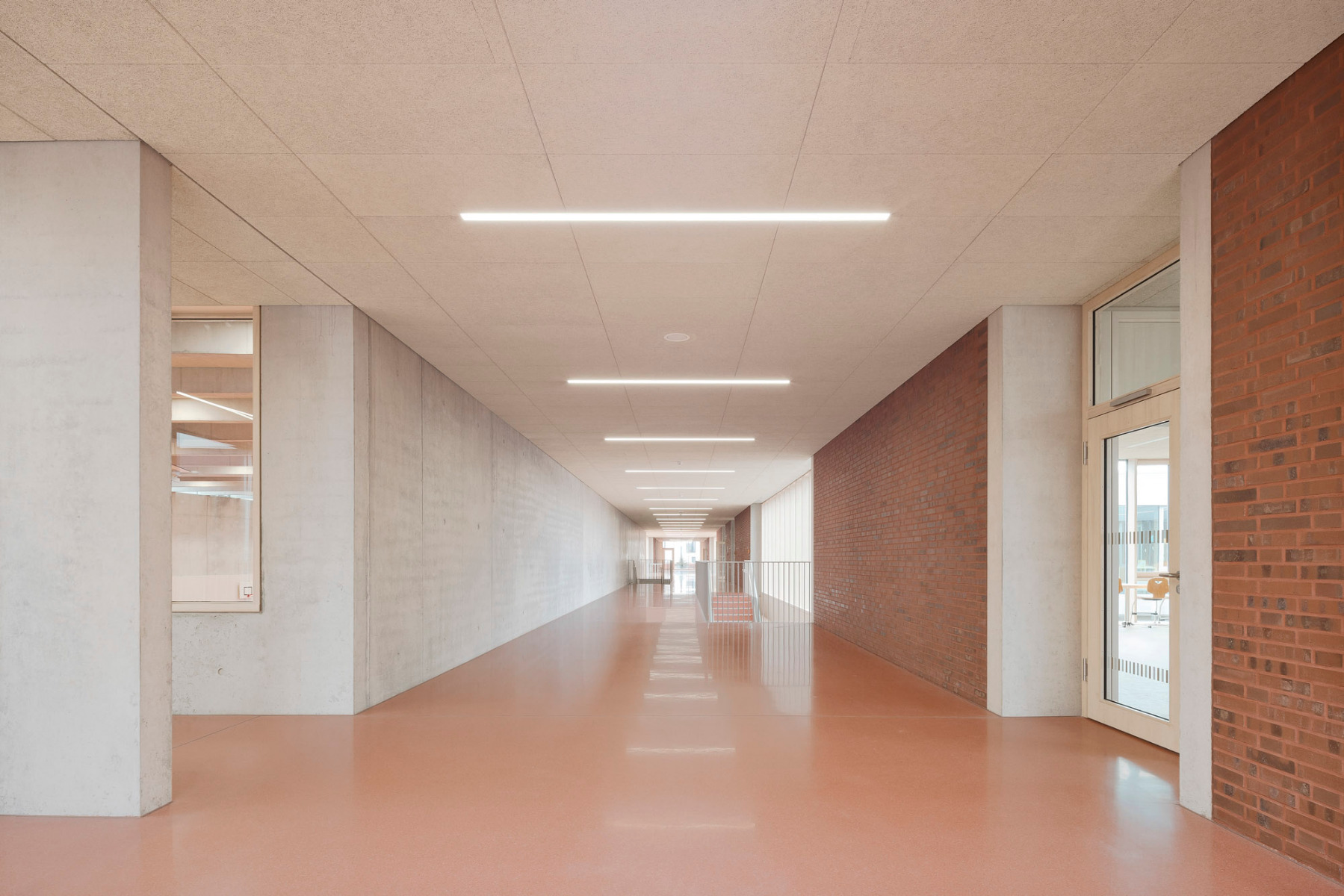 https://detail-cdn.s3.eu-central-1.amazonaws.com/media/catalog/product/0/9/09-grundschule-und-kindertagesstaette-darmstadt-waechter_waechter-architekten.jpg?width=437&height=582&store=de_en&image-type=image