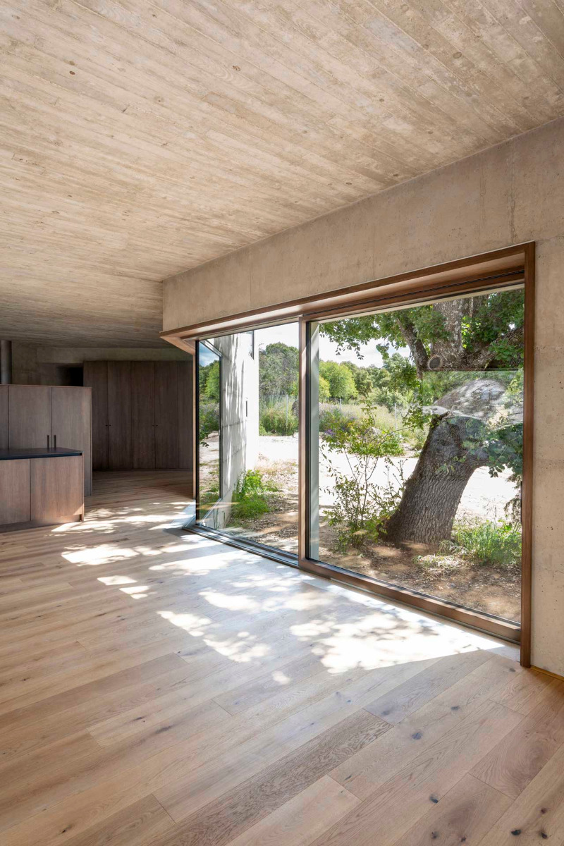 https://detail-cdn.s3.eu-central-1.amazonaws.com/media/catalog/product/0/9/09-haus-x-madrid-bojaus-arquitectura.jpg?width=437&height=582&store=de_en&image-type=image