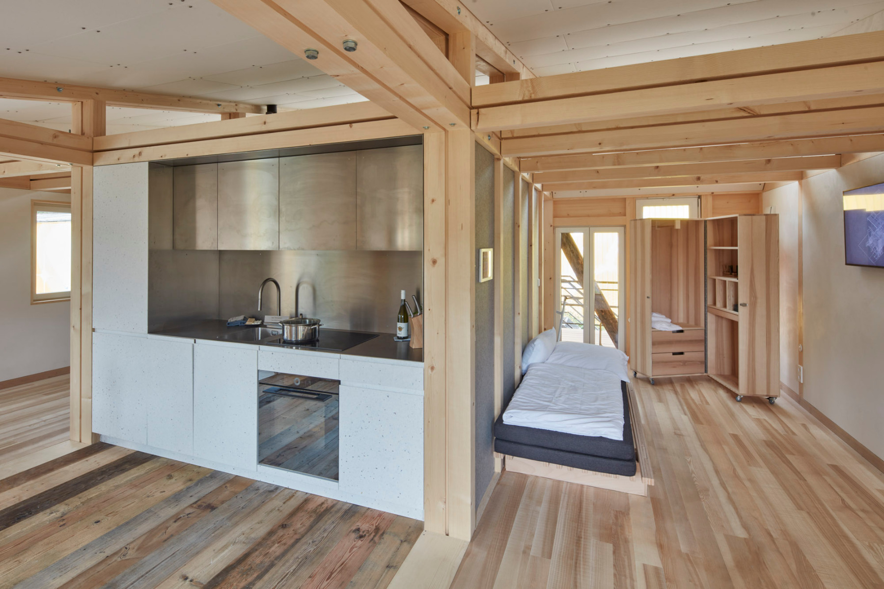 https://detail-cdn.s3.eu-central-1.amazonaws.com/media/catalog/product/0/9/09-solar-decathlon-europe.jpg?width=437&height=582&store=de_de&image-type=image