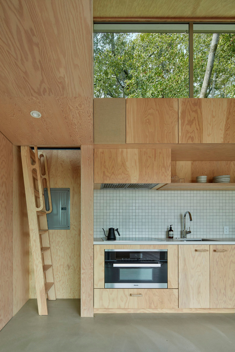 https://detail-cdn.s3.eu-central-1.amazonaws.com/media/catalog/product/0/9/09-tiny-house-san-francisco-mork-ulnes-architects.jpg?width=437&height=582&store=de_de&image-type=image