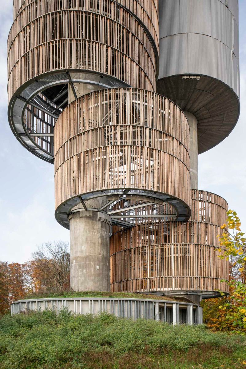 https://detail-cdn.s3.eu-central-1.amazonaws.com/media/catalog/product/0/9/09-wasserturm-luxemburg-temperaturas-extremas.jpg?width=437&height=582&store=de_en&image-type=image