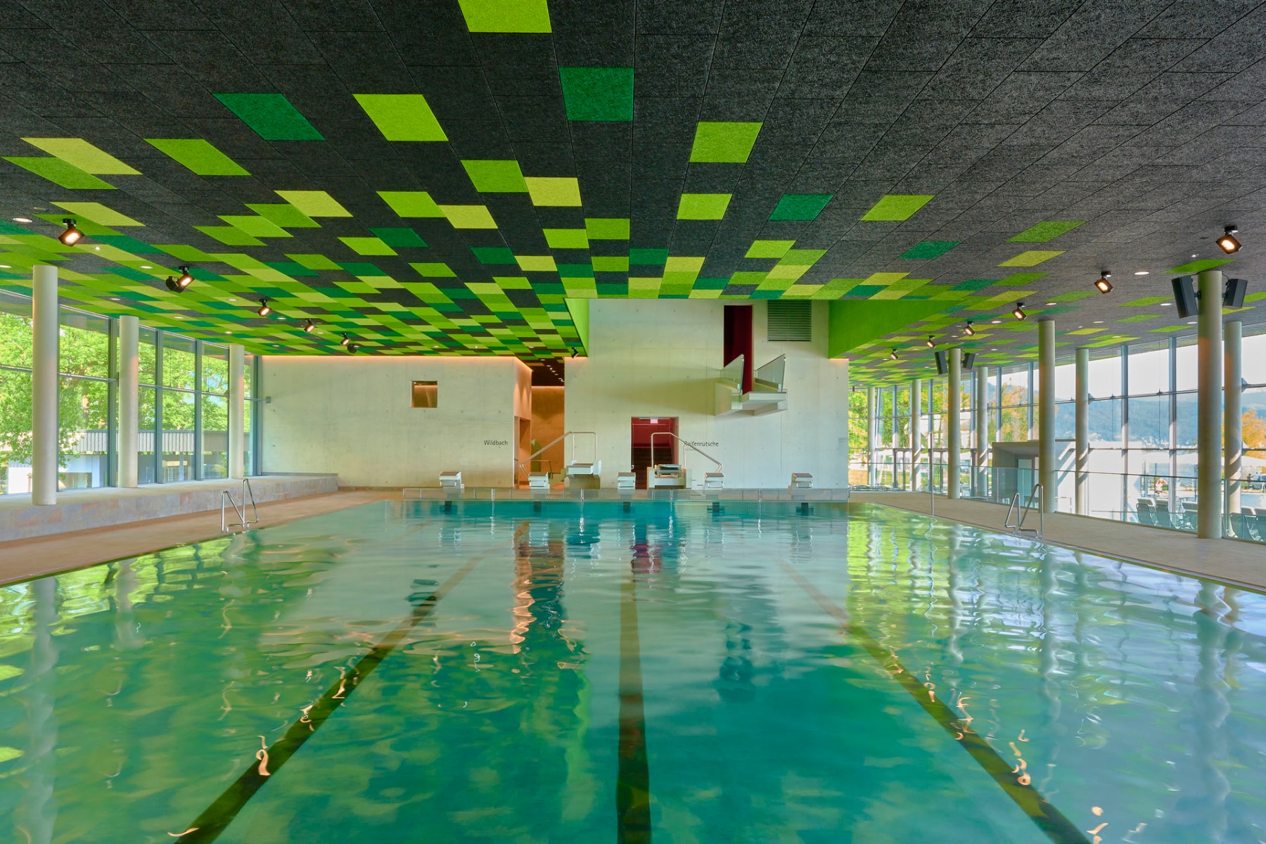 https://detail-cdn.s3.eu-central-1.amazonaws.com/media/catalog/product/1/0/10-4a_architekten_swimming_in_atmosphere.jpg?width=437&height=582&store=de_de&image-type=image
