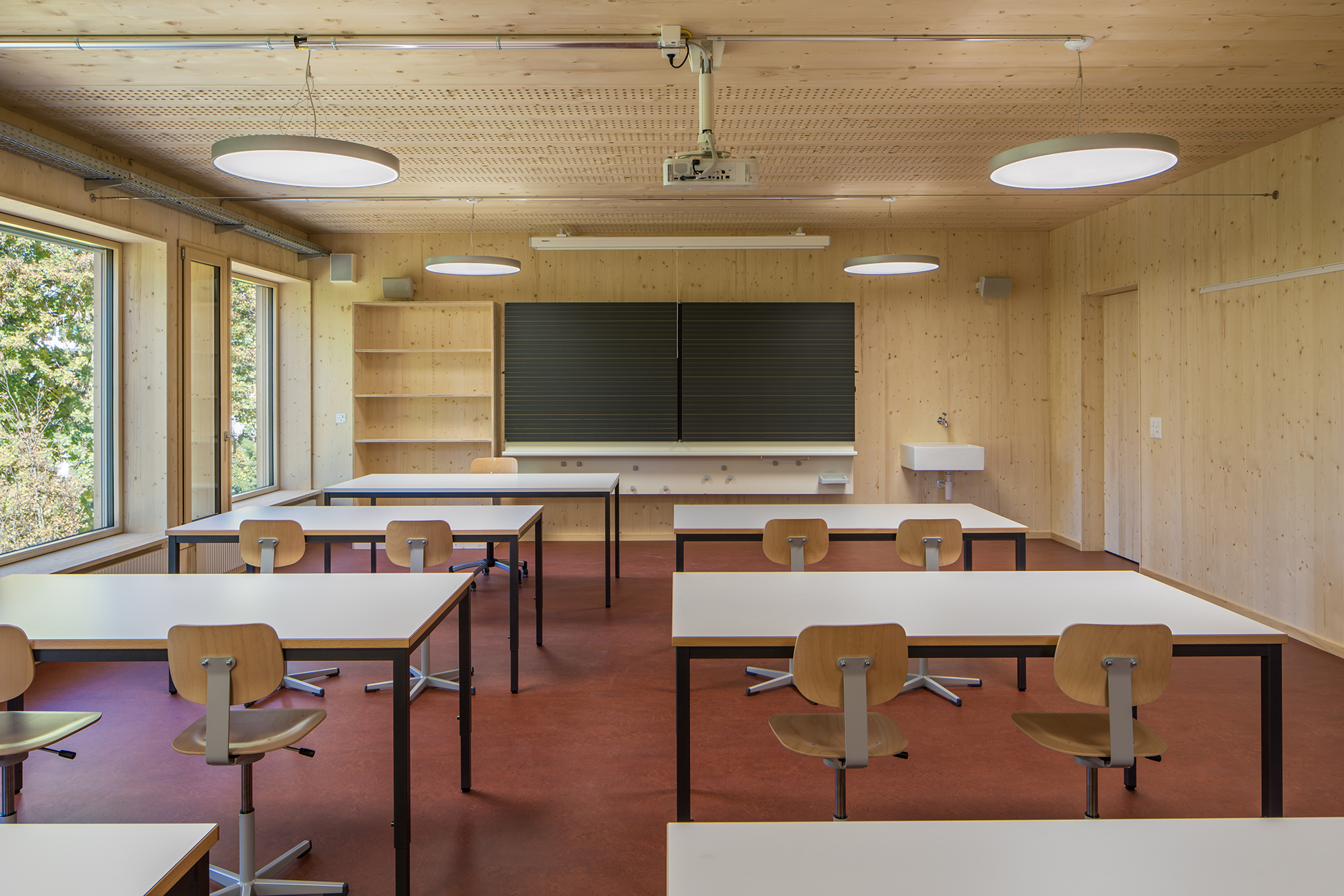 https://detail-cdn.s3.eu-central-1.amazonaws.com/media/catalog/product/1/0/10-Neubau-Primarschule-Seefeld-Lanzrein-Partner-Architekten-Roland-Trachsel.jpg?width=437&height=582&store=de_en&image-type=image