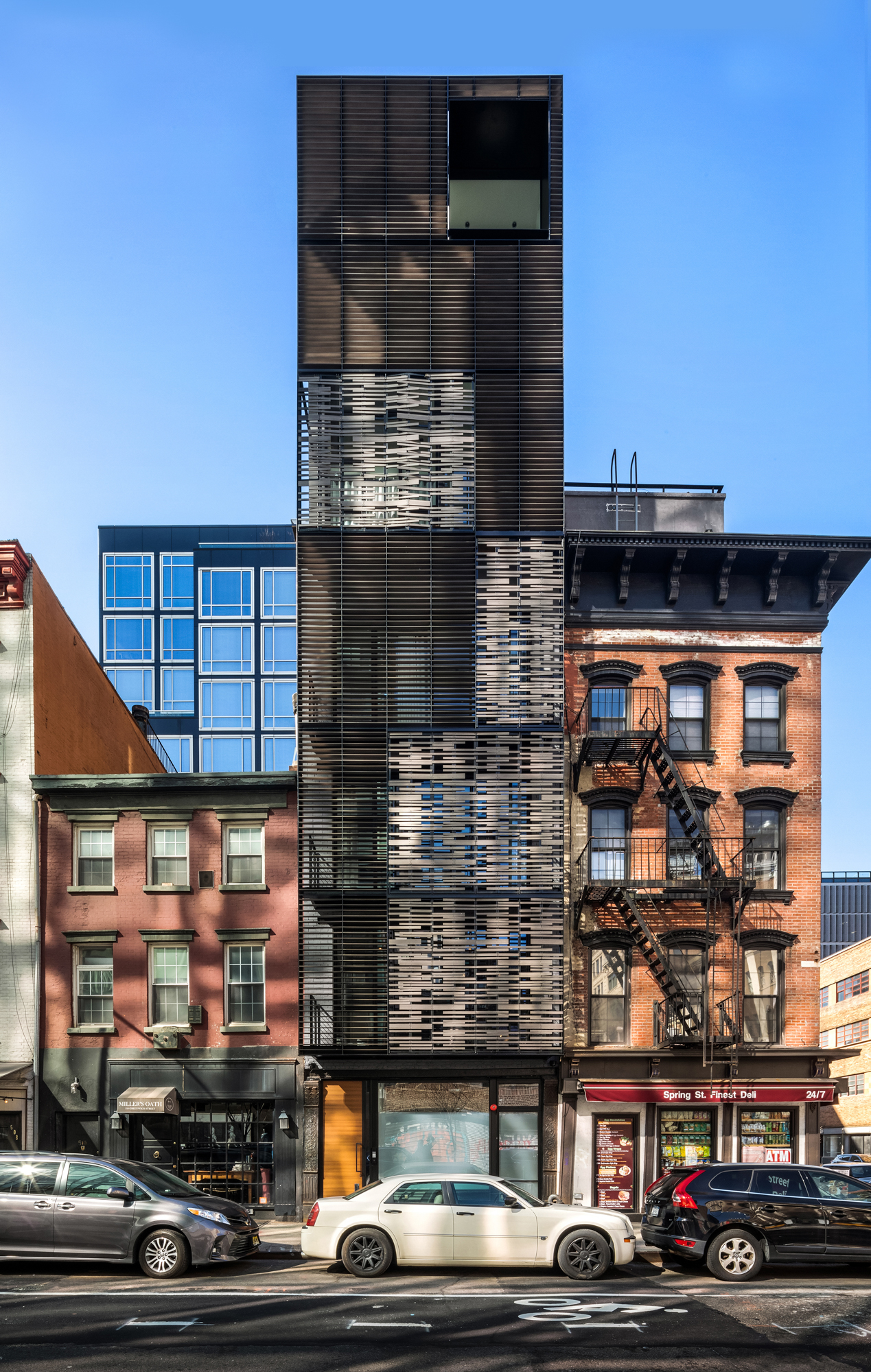 https://detail-cdn.s3.eu-central-1.amazonaws.com/media/catalog/product/1/0/10-Townhouse-Manhattan-Archi-Tectonics_1.jpg?width=437&height=582&store=de_de&image-type=image