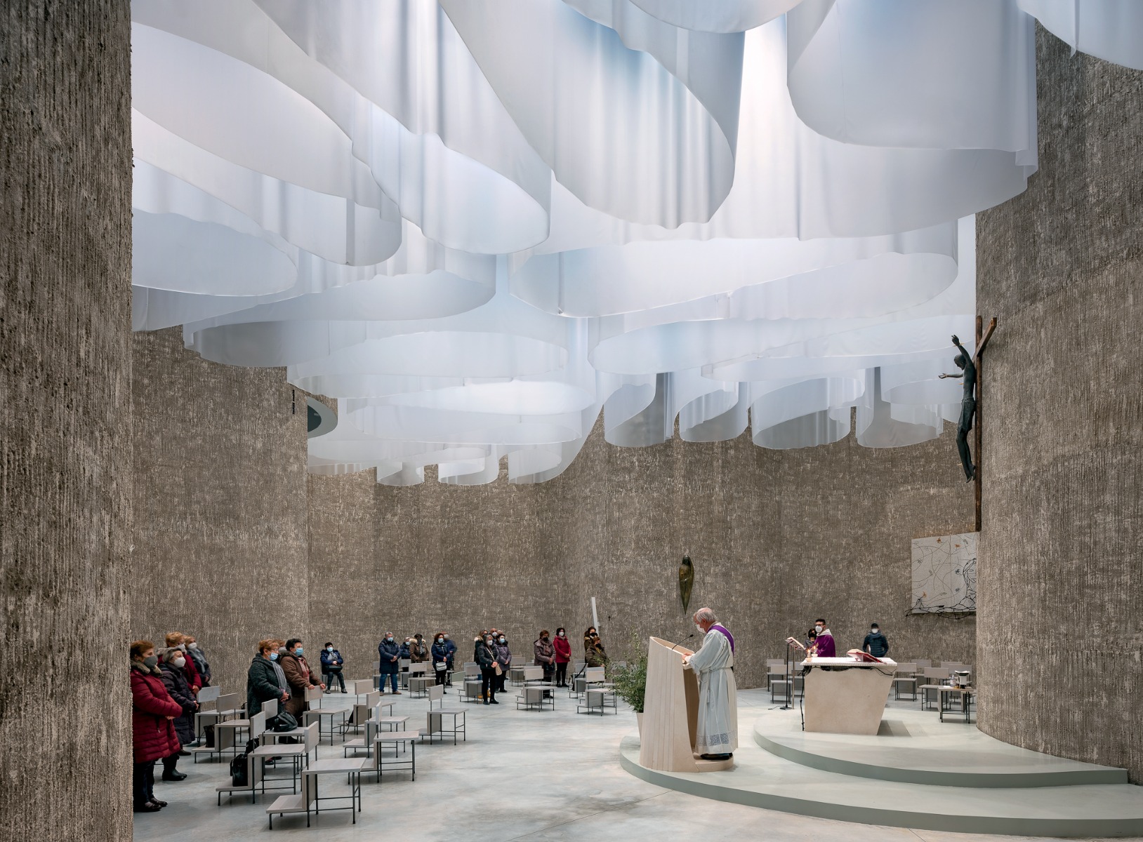 https://detail-cdn.s3.eu-central-1.amazonaws.com/media/catalog/product/1/0/10-kirche-in-italien-mario-cucinella-architects.jpg?width=437&height=582&store=de_de&image-type=image