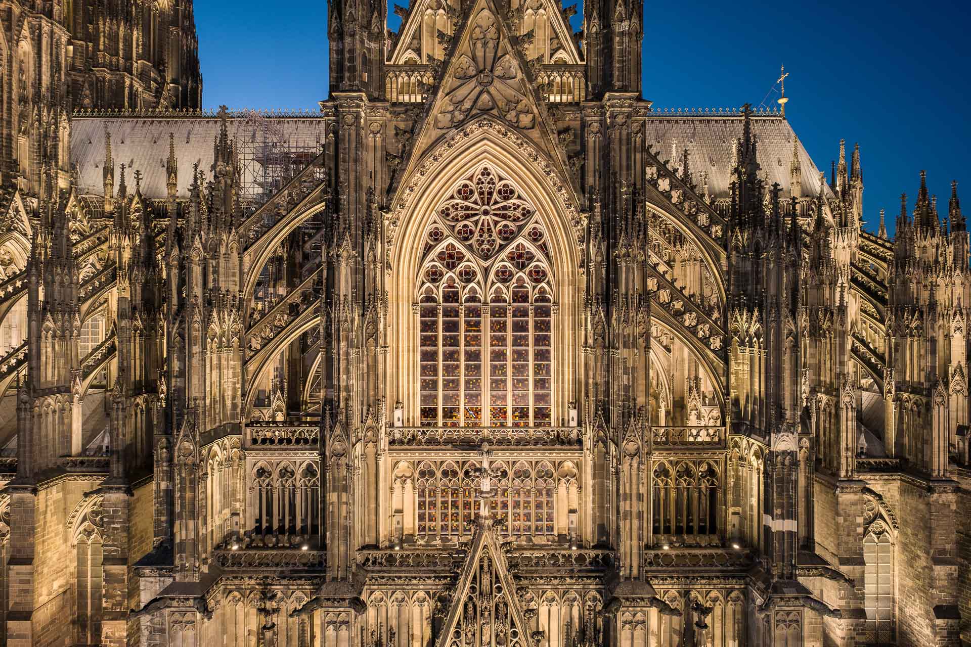 https://detail-cdn.s3.eu-central-1.amazonaws.com/media/catalog/product/1/0/10-led-beleuchtung-koelner-dom.jpg?width=437&height=582&store=de_de&image-type=image