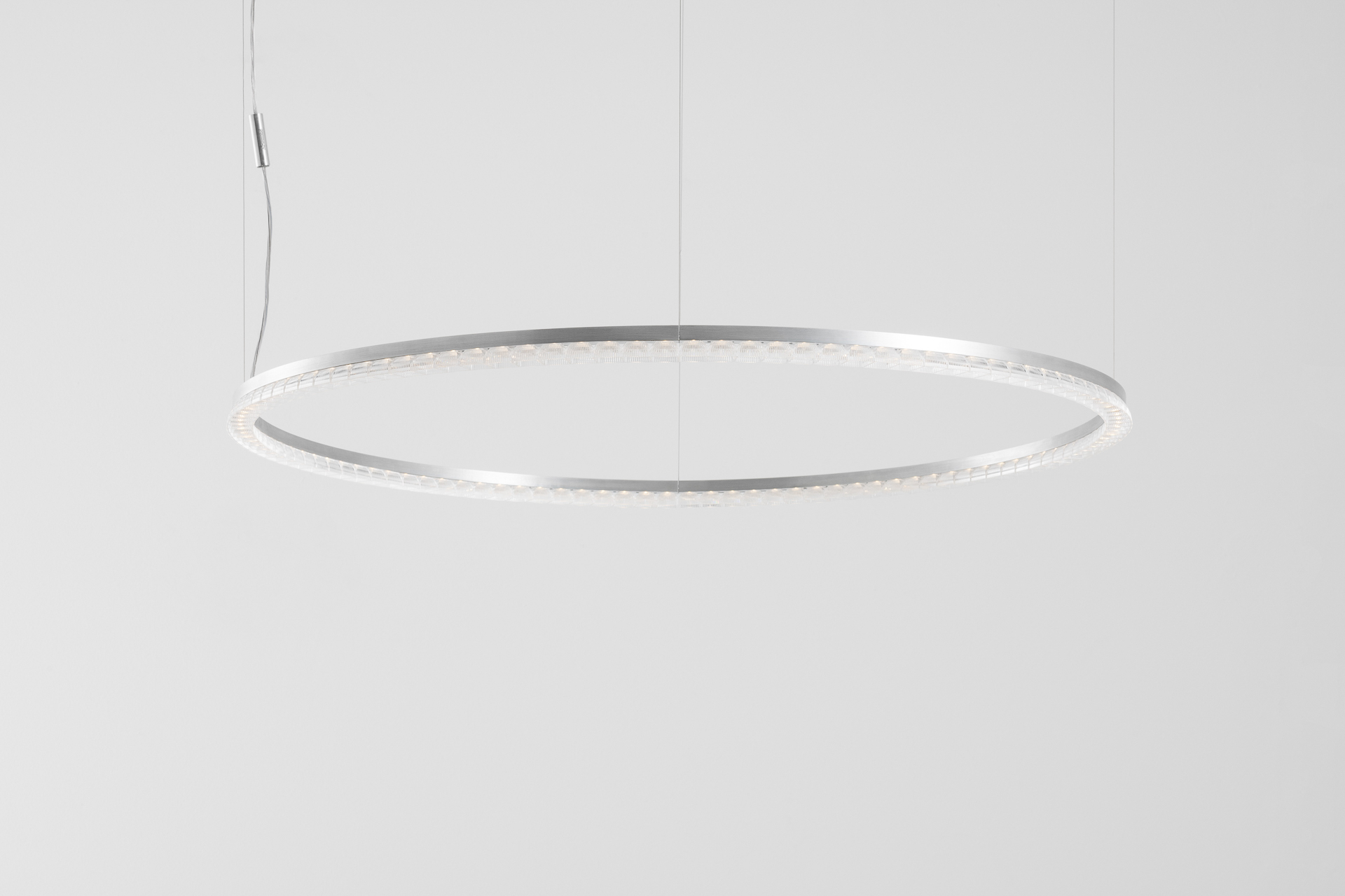 https://detail-cdn.s3.eu-central-1.amazonaws.com/media/catalog/product/1/0/10-lichtsystem-somni_um-artemide.jpg?width=437&height=582&store=de_de&image-type=image