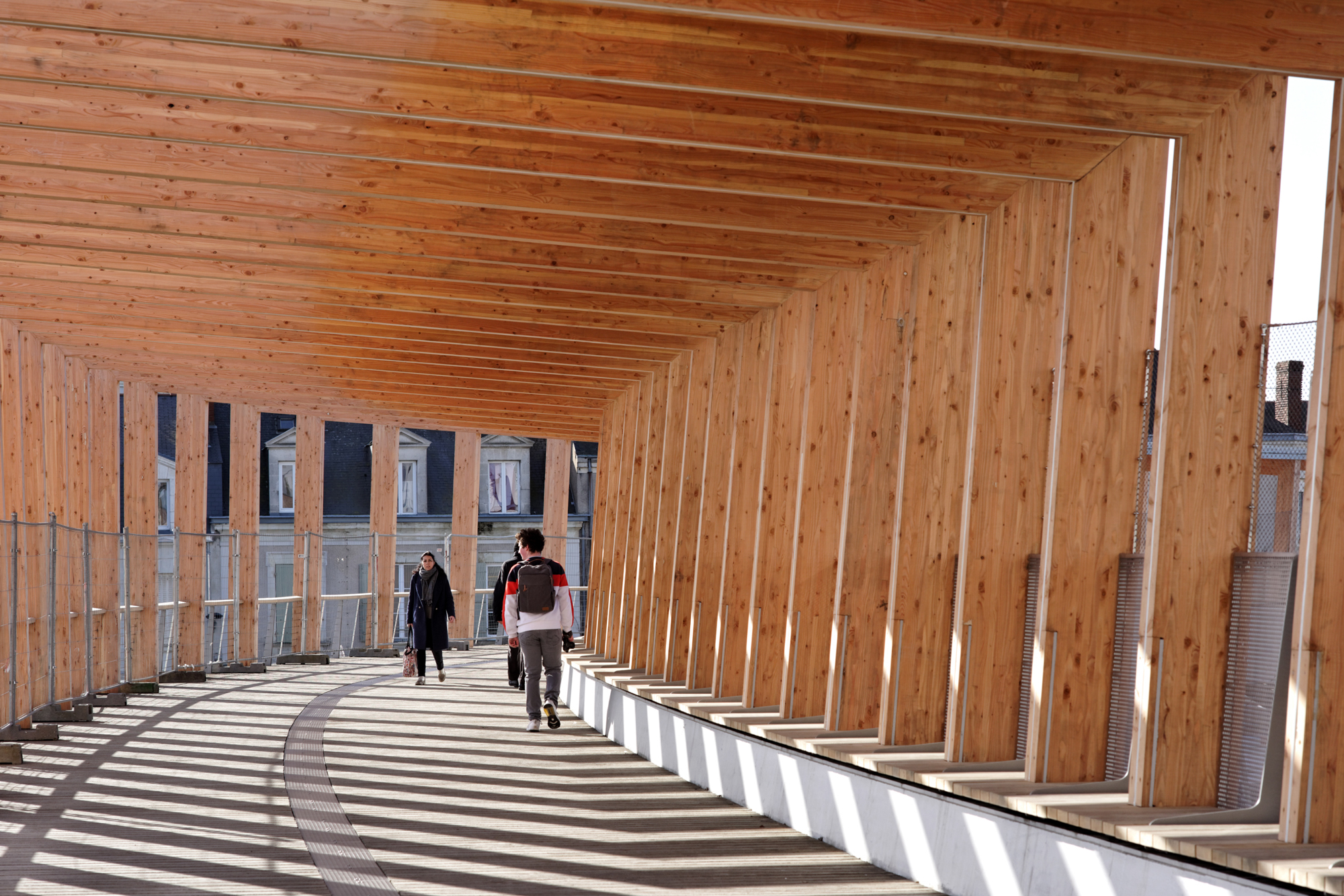 https://detail-cdn.s3.eu-central-1.amazonaws.com/media/catalog/product/1/1/11-Bruecke-Passerelle-Angers-Saint-Loud-Dietmar-Feichtinger-Architects.jpg?width=437&height=582&store=de_en&image-type=image