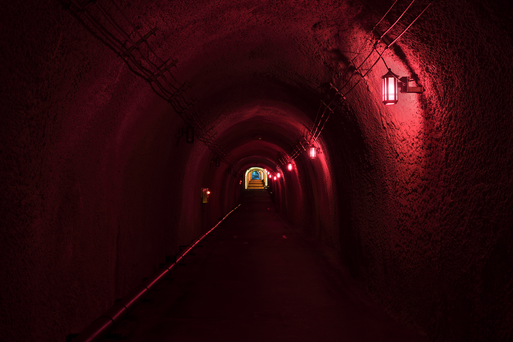 https://detail-cdn.s3.eu-central-1.amazonaws.com/media/catalog/product/1/1/11-MAD-Echigo_Tsumari-Tunnel_of_Light-Periscope-by_Nacasa___Partners_Inc.-low-res.jpg?width=437&height=582&store=de_de&image-type=image