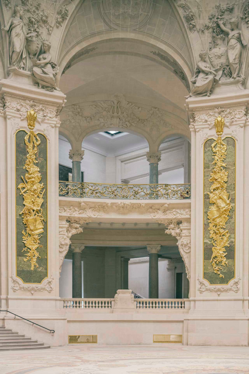 https://detail-cdn.s3.eu-central-1.amazonaws.com/media/catalog/product/1/1/11-restaurierung-grand-palais-paris-chatillon-architectes.jpg?width=437&height=582&store=de_de&image-type=image