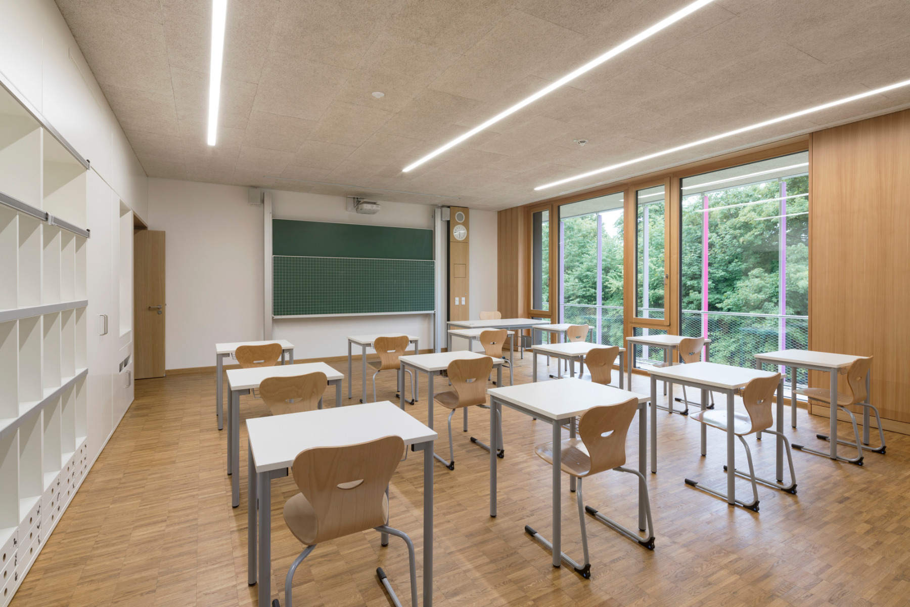 https://detail-cdn.s3.eu-central-1.amazonaws.com/media/catalog/product/1/1/11-schule-vaterstetten-balda-architekten.jpg?width=437&height=582&store=de_de&image-type=image