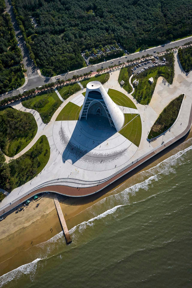 https://detail-cdn.s3.eu-central-1.amazonaws.com/media/catalog/product/1/1/11-yantai-sun-tower-open-architecture.jpg?width=437&height=582&store=de_en&image-type=image