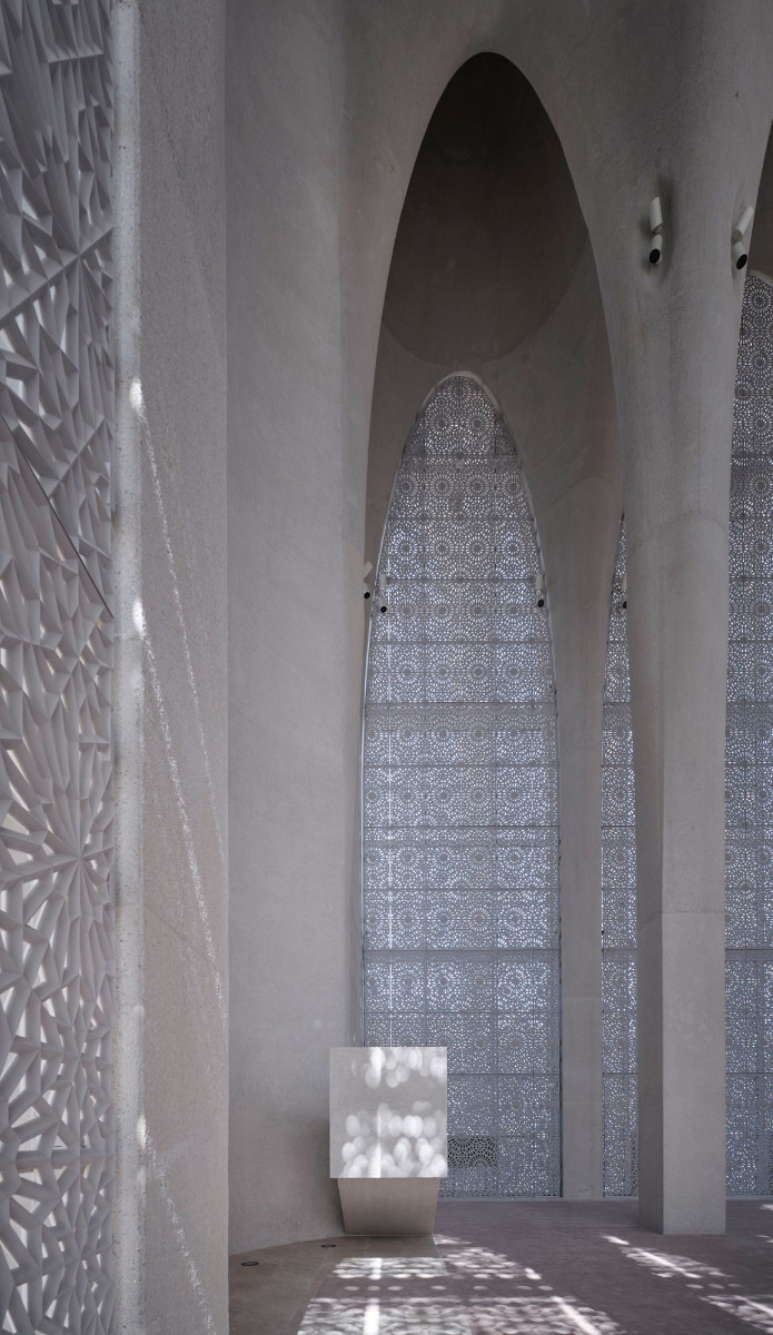 https://detail-cdn.s3.eu-central-1.amazonaws.com/media/catalog/product/1/2/12-abrahamic-family-house-david-adjaye-abu-dhabi.jpg?width=437&height=582&store=de_de&image-type=image