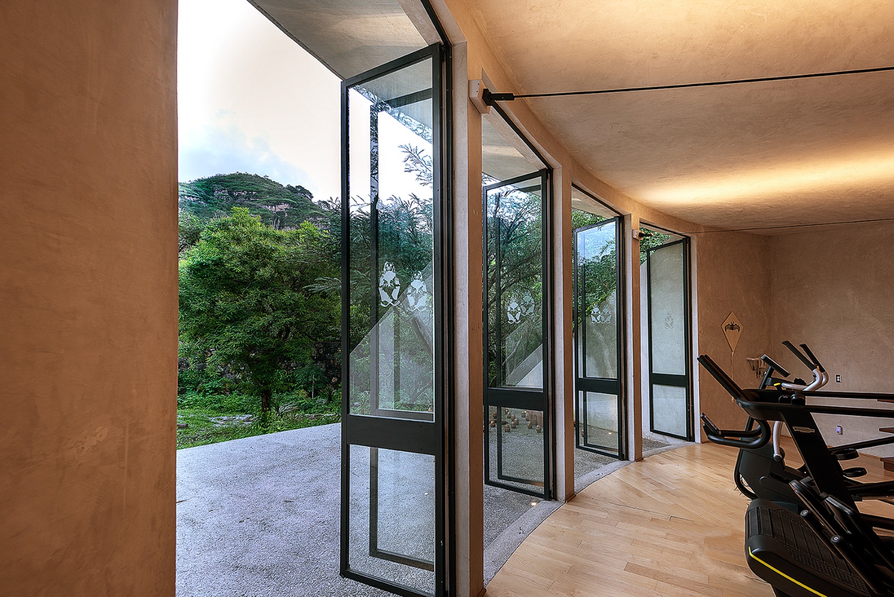 https://detail-cdn.s3.eu-central-1.amazonaws.com/media/catalog/product/1/2/12-privates-spa-tepoztlan-soler-oroczo-arquitectos.jpg?width=437&height=582&store=de_en&image-type=image