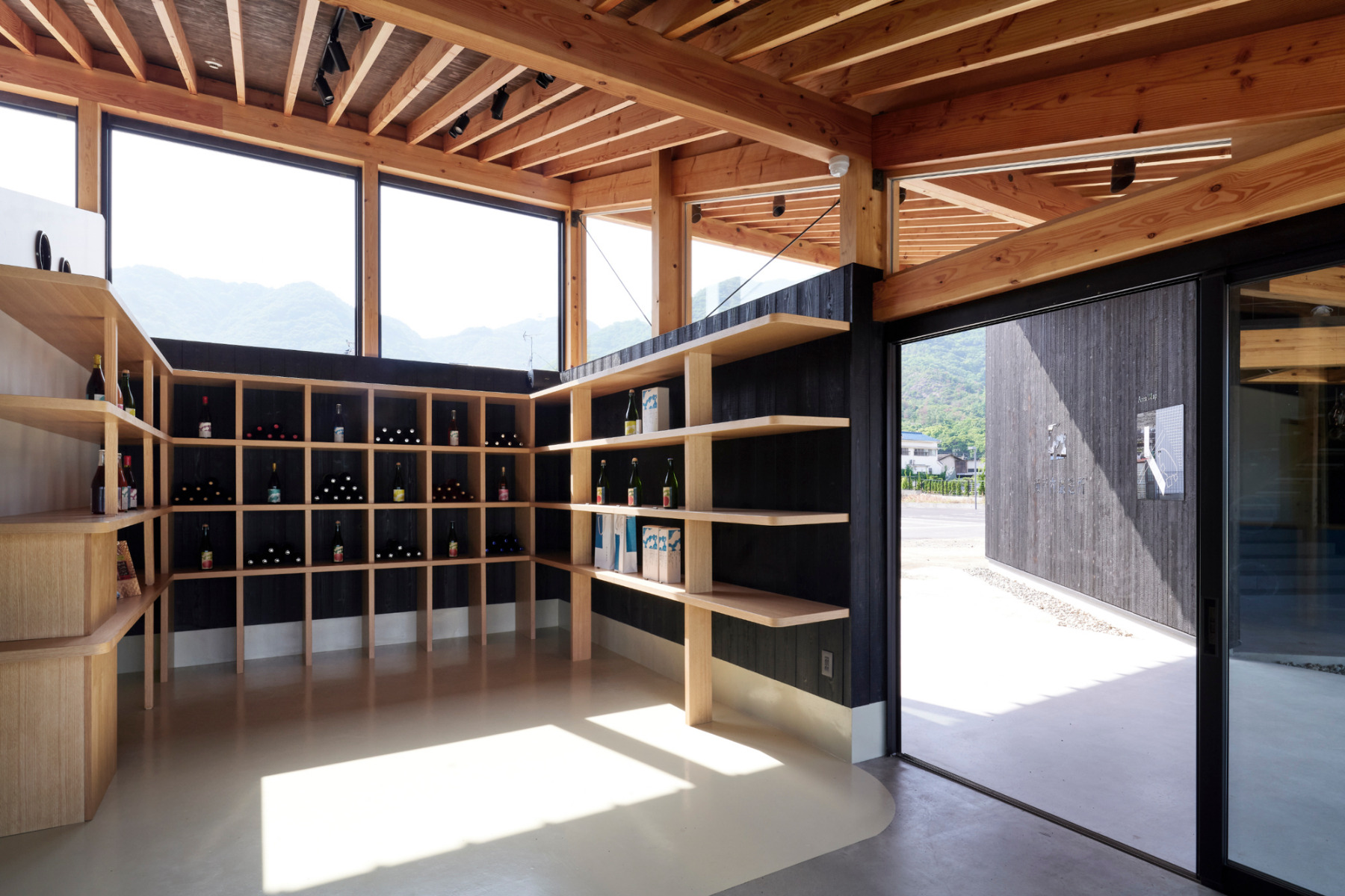 https://detail-cdn.s3.eu-central-1.amazonaws.com/media/catalog/product/1/4/14-kellerei-hiroshima-sugawaradaisuke-architects.jpg?width=437&height=582&store=de_en&image-type=image