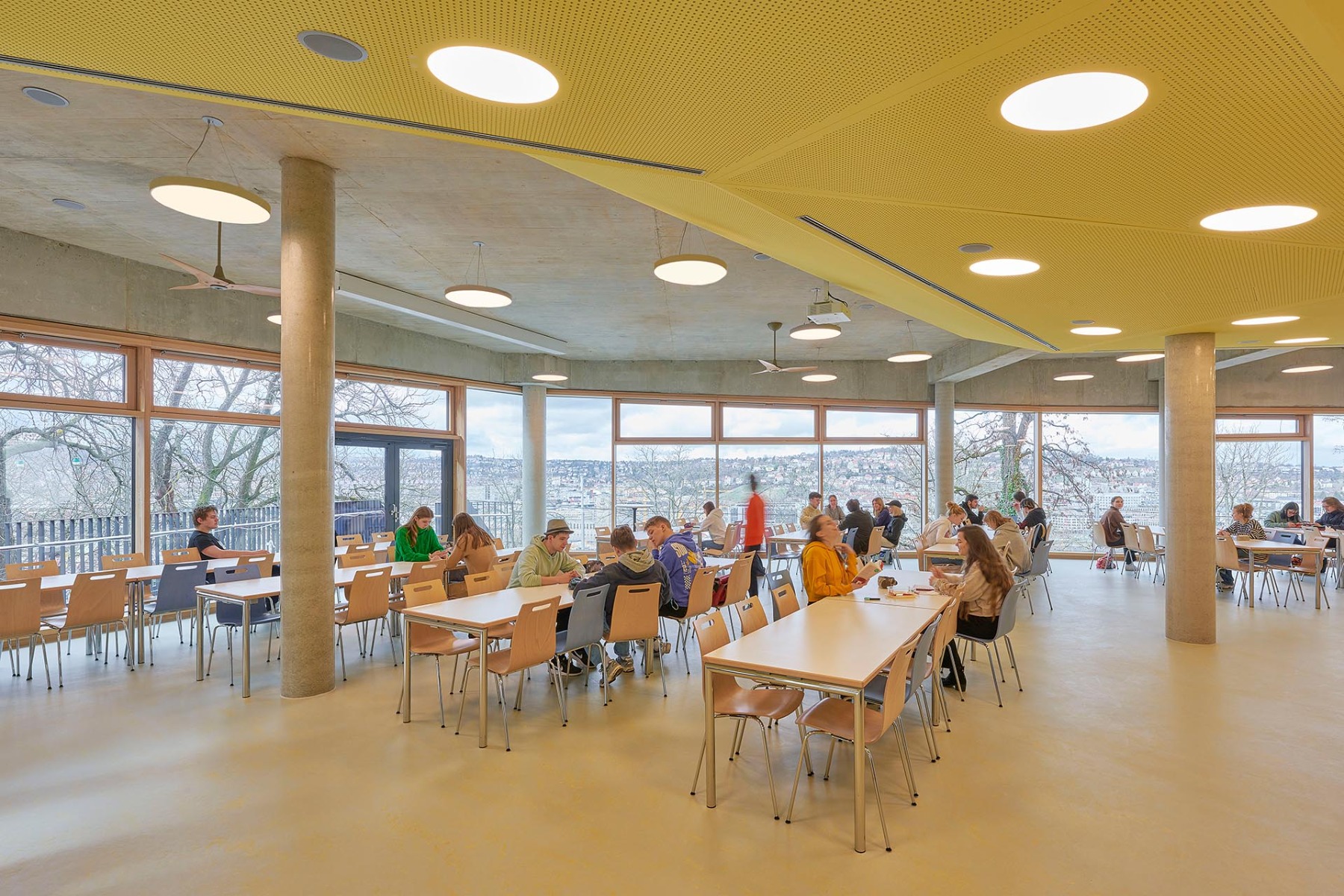 https://detail-cdn.s3.eu-central-1.amazonaws.com/media/catalog/product/1/4/14-waldorfschule_in_stuttgart_von_behnisch_architekten.jpg?width=437&height=582&store=de_en&image-type=image