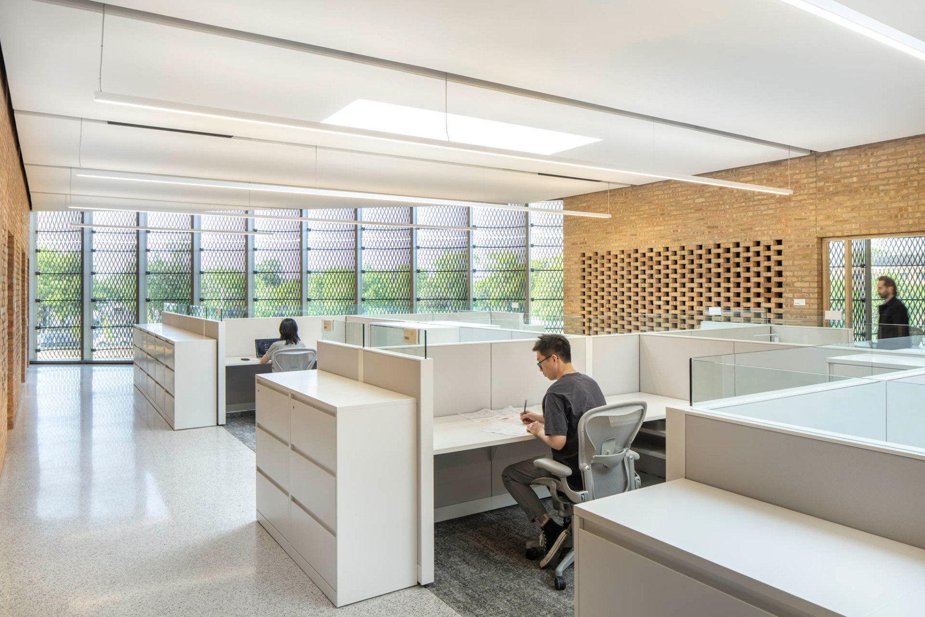 https://detail-cdn.s3.eu-central-1.amazonaws.com/media/catalog/product/1/5/15-chicago-park-district-headquarters-john-ronan-architects.jpg?width=437&height=582&store=de_de&image-type=image