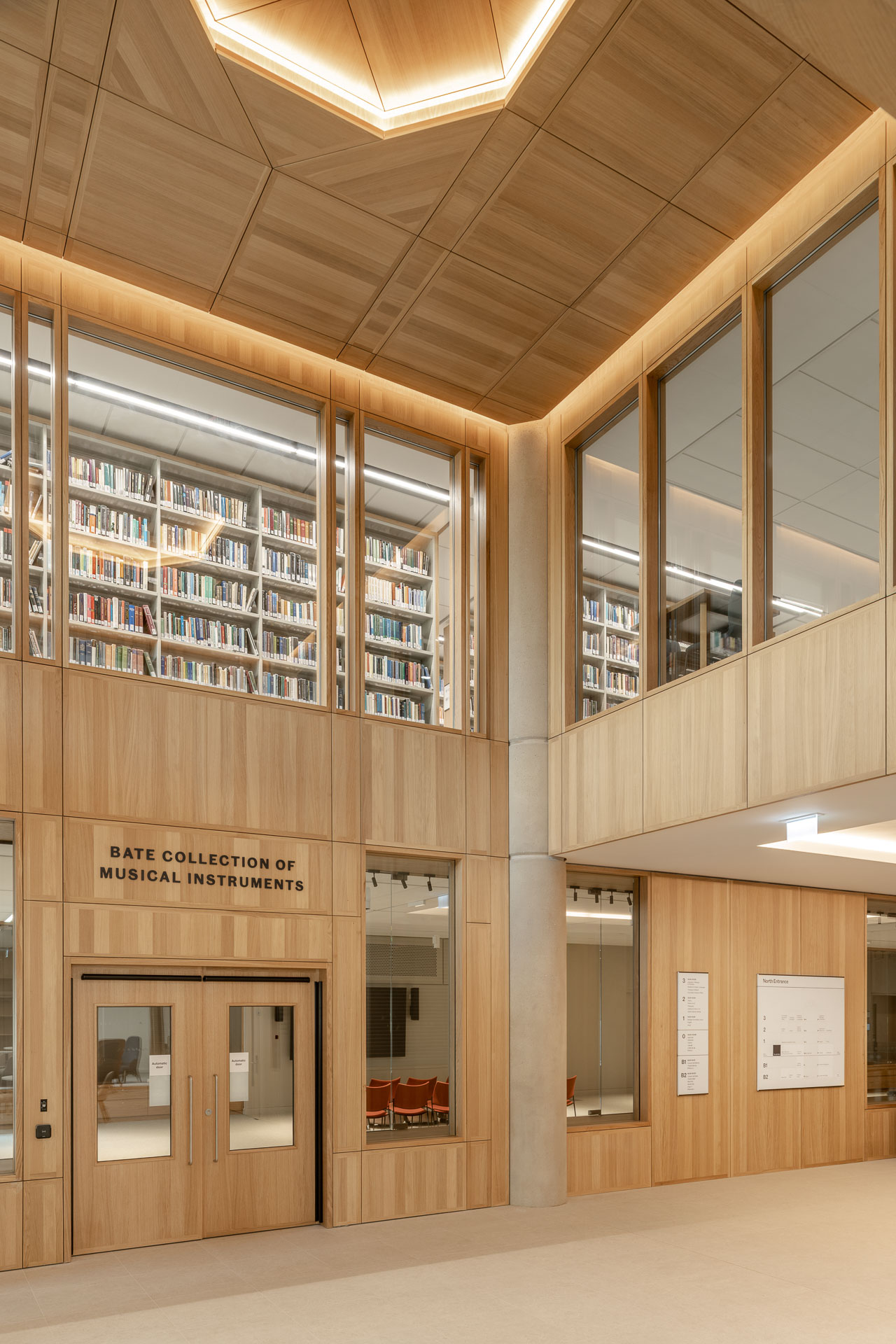 https://detail-cdn.s3.eu-central-1.amazonaws.com/media/catalog/product/1/5/15-schwarzman-centre-oxford-hopkins-architects.jpg?width=437&height=582&store=de_de&image-type=image